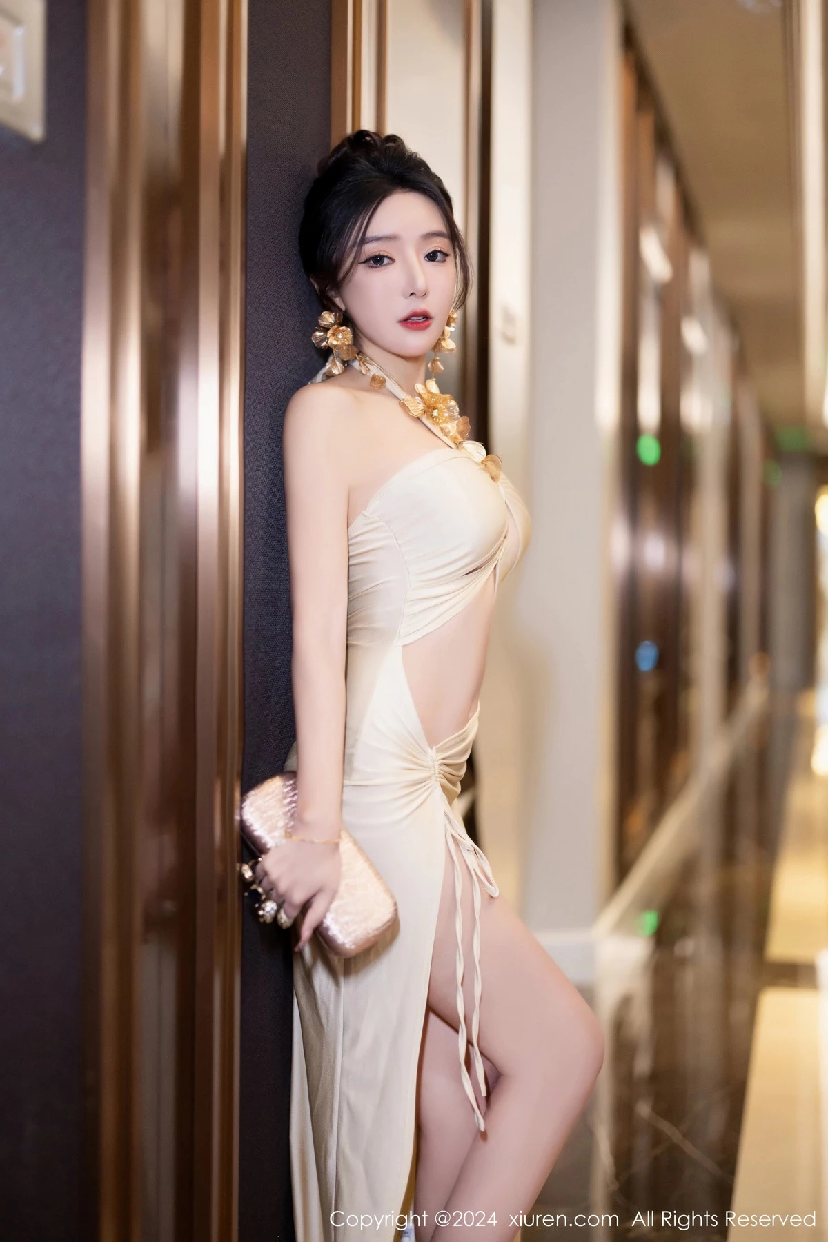 [[XiuRen秀人网]秀人网]No.7991_女神王馨瑶yanni淡黄露肩礼裙+灰色轻透情趣睡裙完美诱惑写真83P