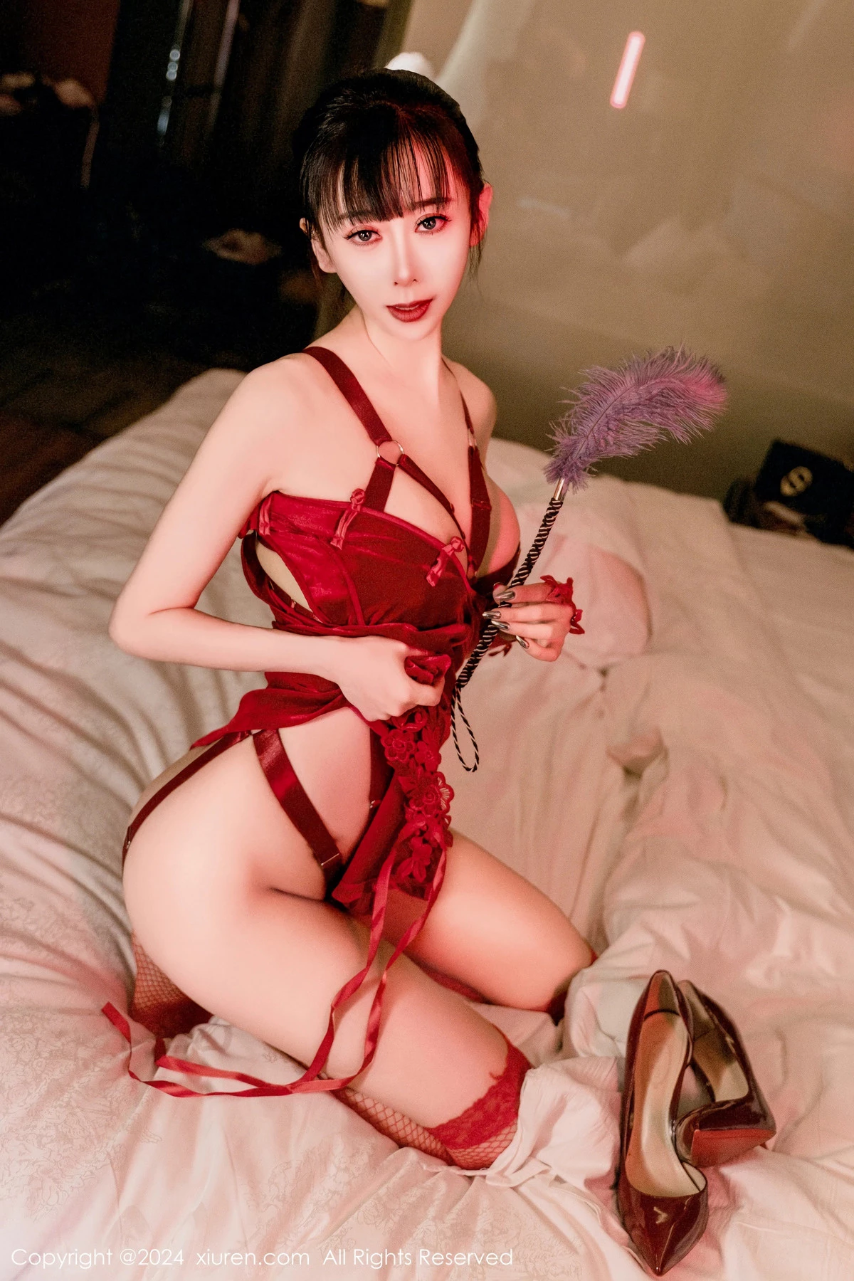 [[XiuRen秀人网]秀人网]No.8047_新人模特宝宝甜性感红色旗袍露红色情趣内衣配红丝袜诱惑写真64P