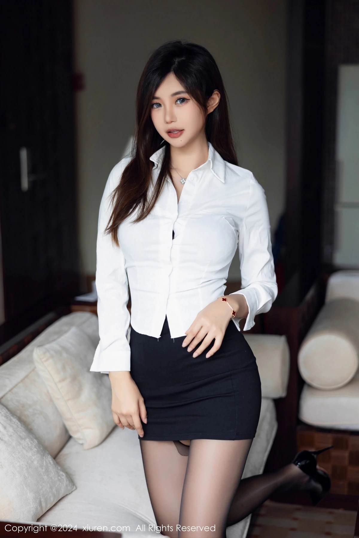 [[XiuRen秀人网]秀人网]No.8053_女神绮里嘉ula性感白T配黑短裙露蕾丝内衣秀曼妙身姿诱惑写真101P