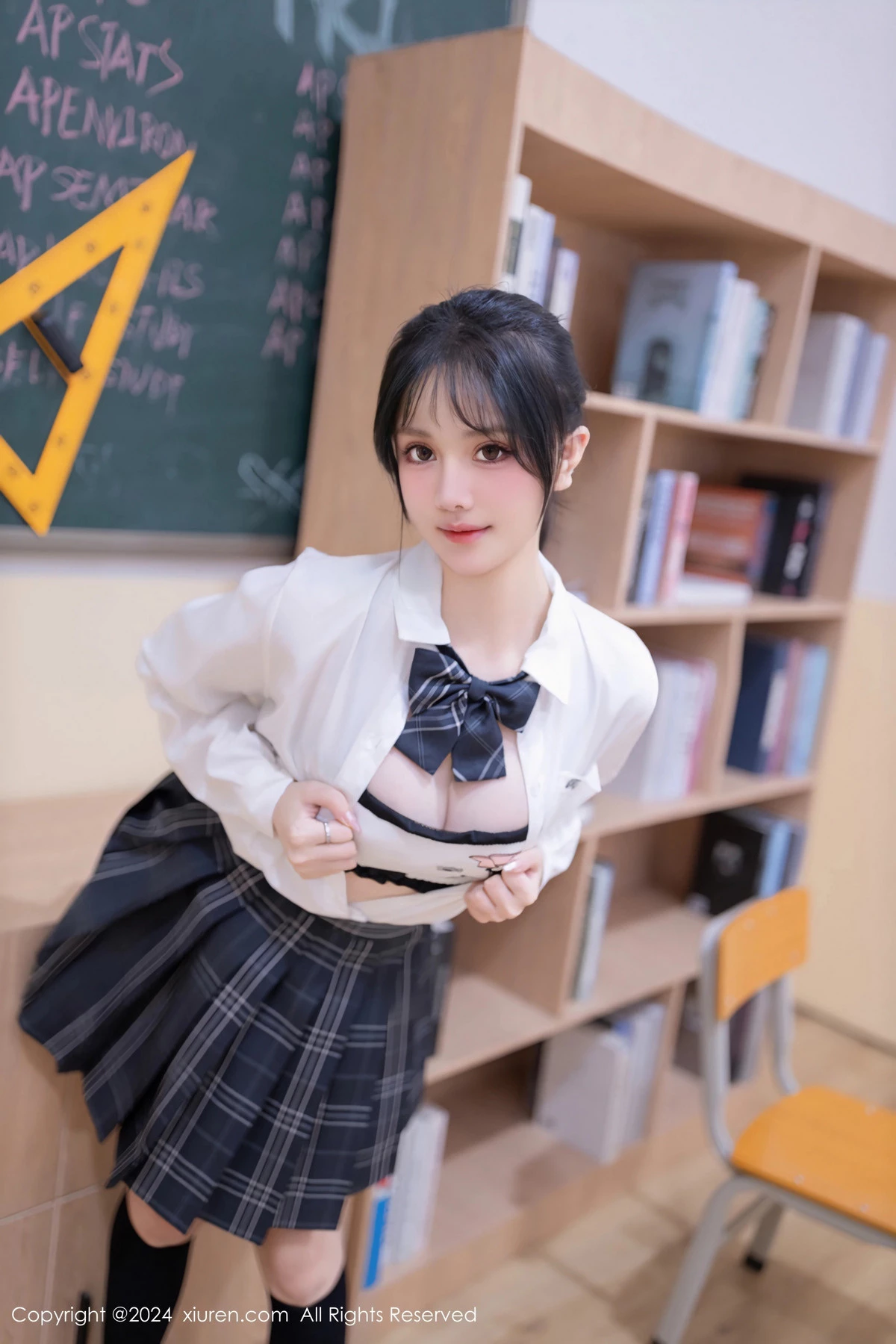[[XiuRen秀人网]秀人网]No.8058_模特幼幼调教主题性感学生制服配黑丝袜秀完美身材迷人诱惑写真80P