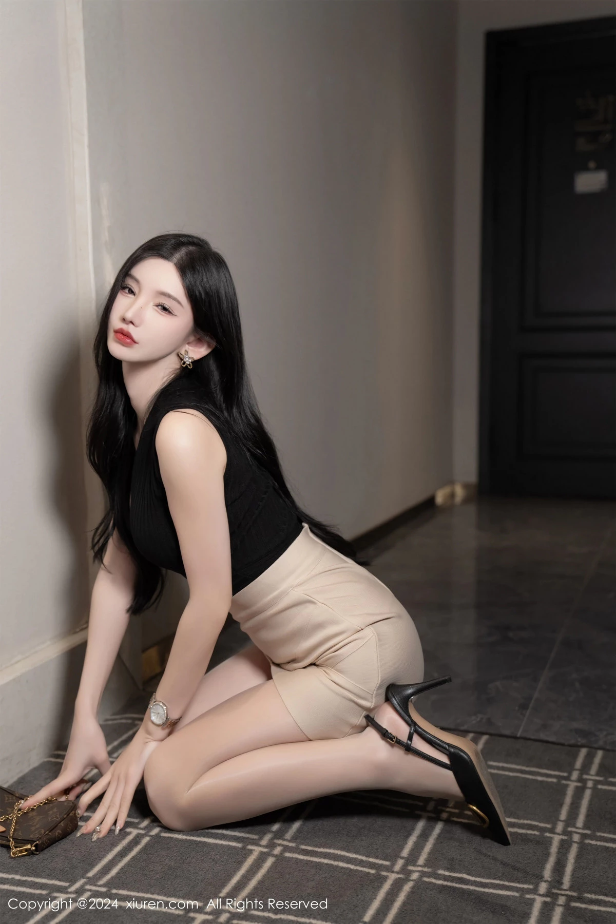 [[XiuRen秀人网]秀人网]No.8057_女神周于希Sally性感黑色情趣服饰配破烂黑丝秀翘臀美腿诱惑写真112P
