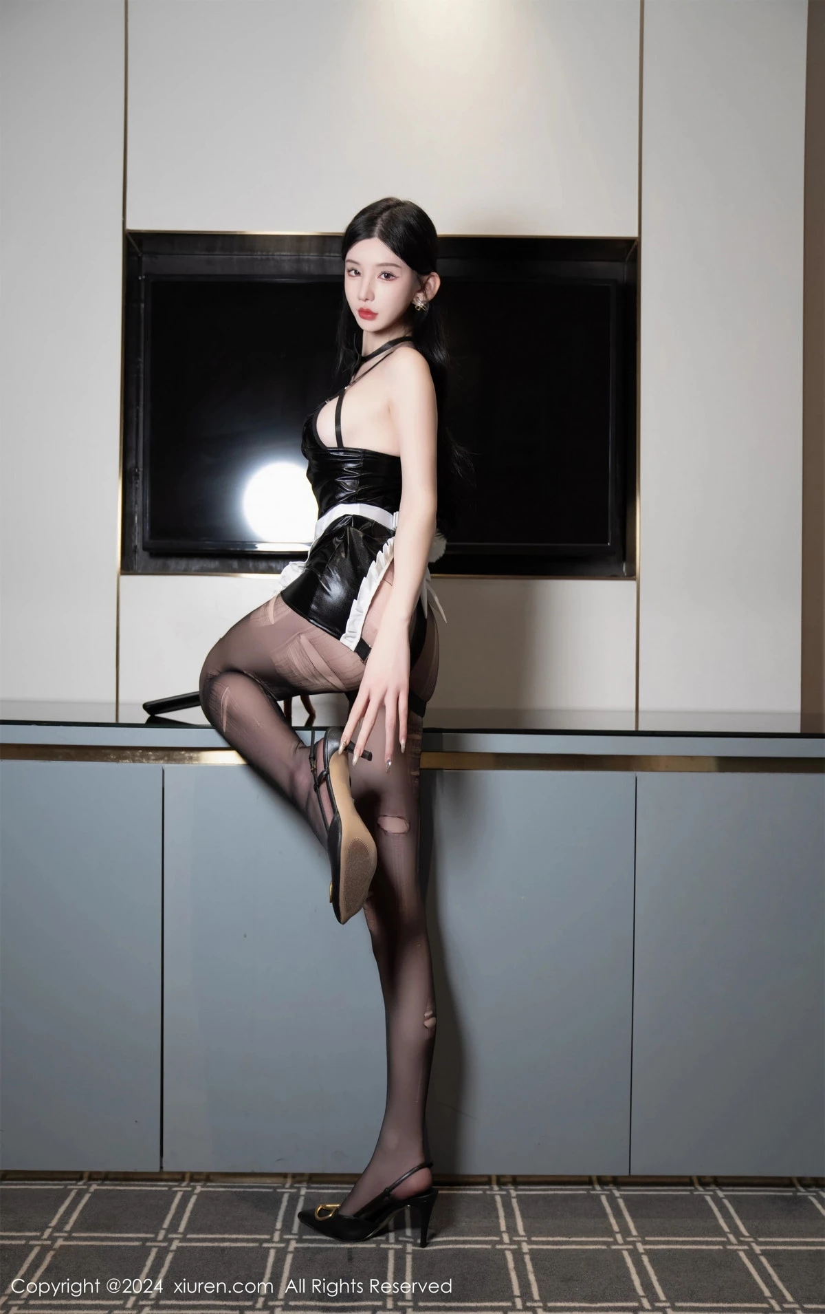 [[XiuRen秀人网]秀人网]No.8057_女神周于希Sally性感黑色情趣服饰配破烂黑丝秀翘臀美腿诱惑写真112P