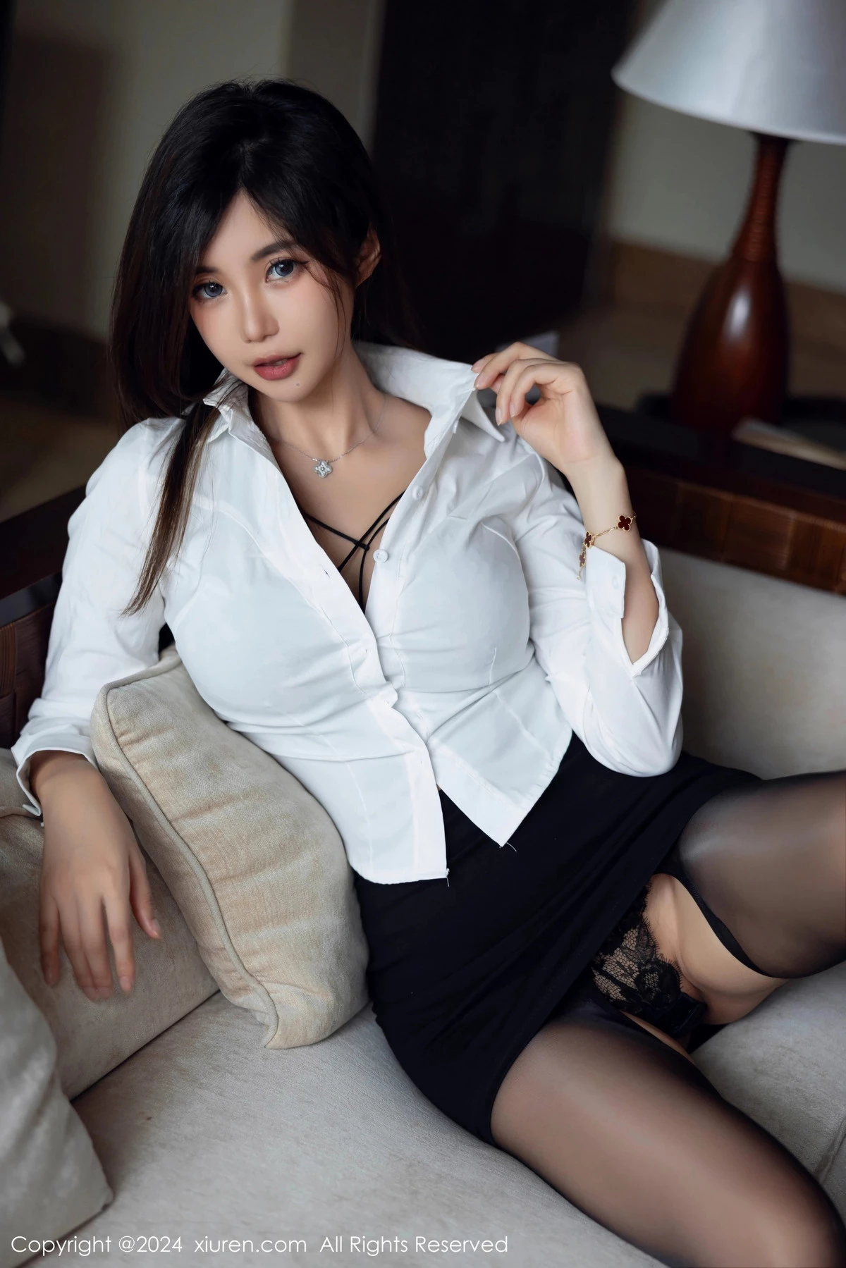[[XiuRen秀人网]秀人网]No.8053_女神绮里嘉ula性感白T配黑短裙露蕾丝内衣秀曼妙身姿诱惑写真101P