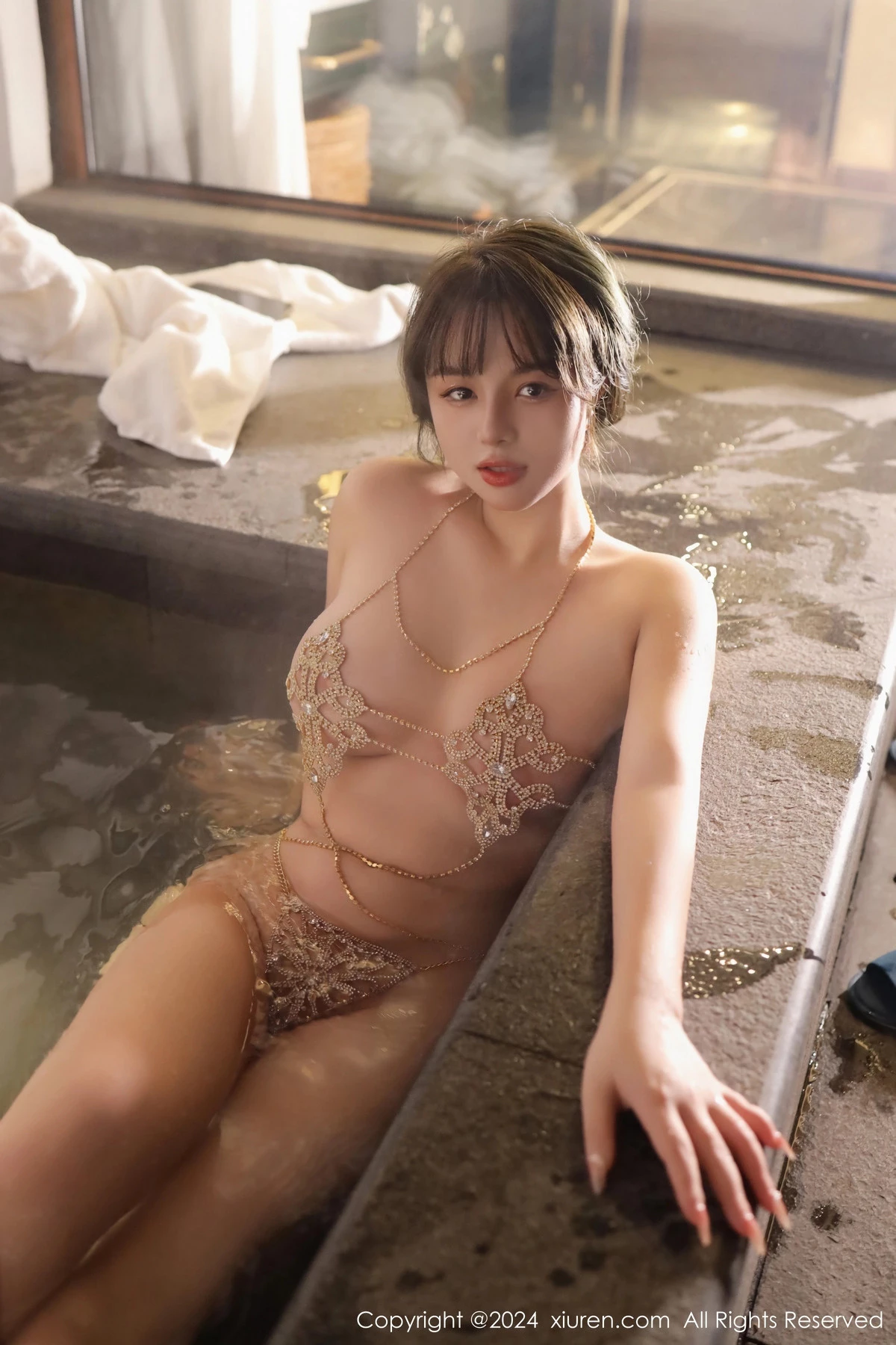 [[XiuRen秀人网]秀人网]No.8075_模特沈思怡室内温泉性感链式情趣服饰秀惹火身材极致诱惑写真74P