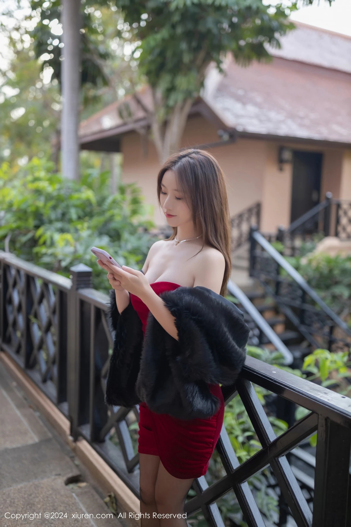 [[XiuRen秀人网]秀人网]No.8077_模特杏子Yada性感红色连衣短裙露黑色内衣秀曼妙身姿诱惑写真82P