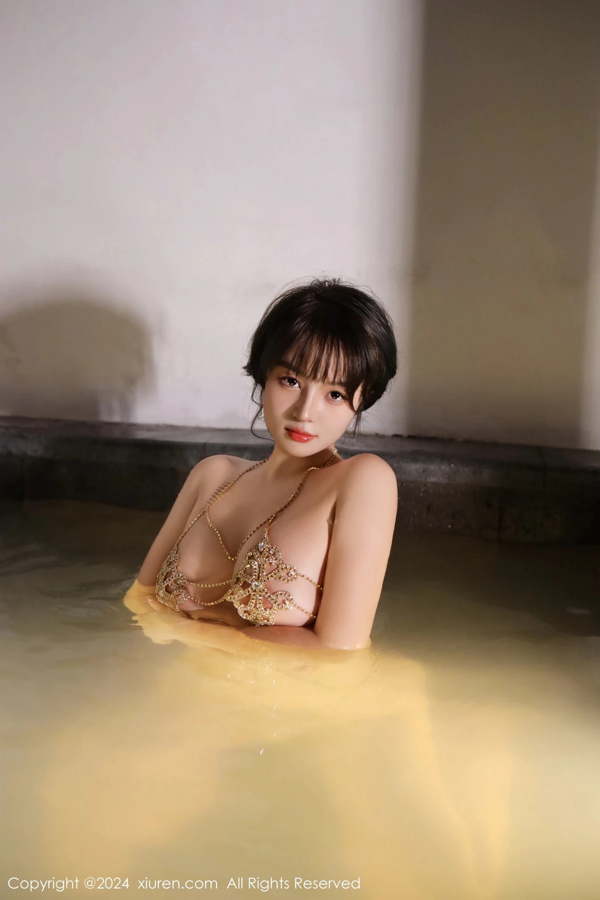 [[XiuRen秀人网]秀人网]No.8075_模特沈思怡室内温泉性感链式情趣服饰秀惹火身材极致诱惑写真74P