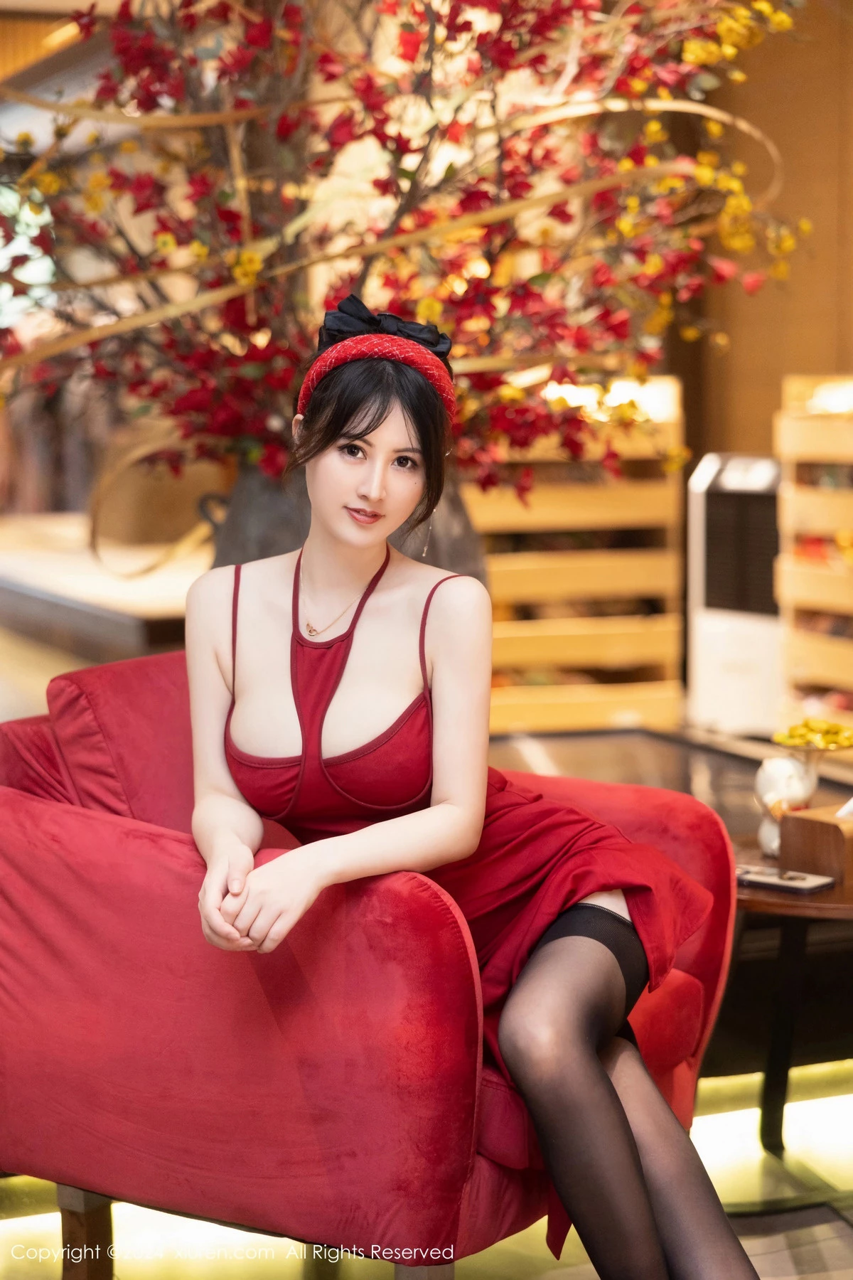 [[XiuRen秀人网]秀人网]No.8078_模特诗诗kiki新年主题性感红色情趣短裙配黑丝吊袜迷人诱惑写真78P