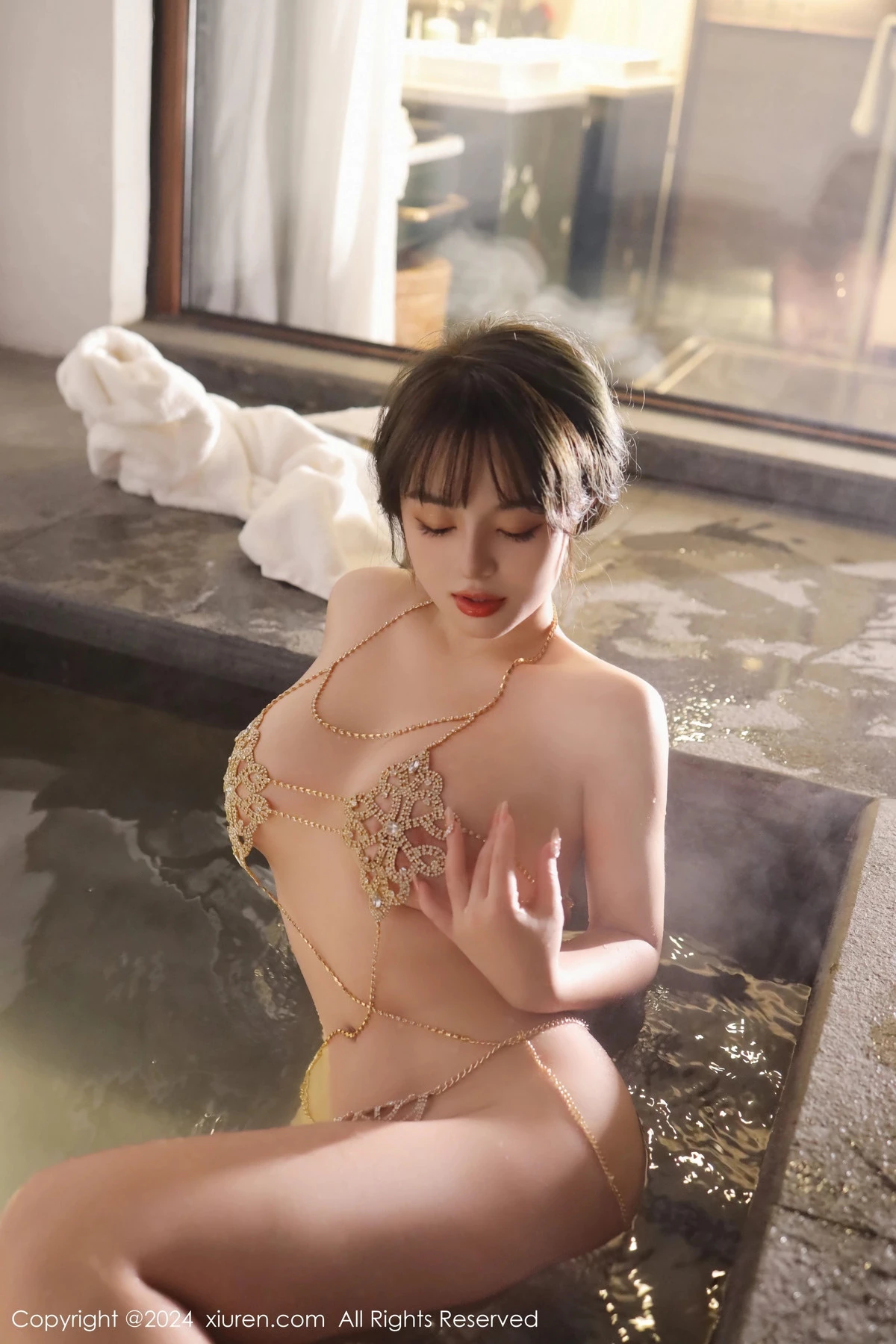 [[XiuRen秀人网]秀人网]No.8075_模特沈思怡室内温泉性感链式情趣服饰秀惹火身材极致诱惑写真74P