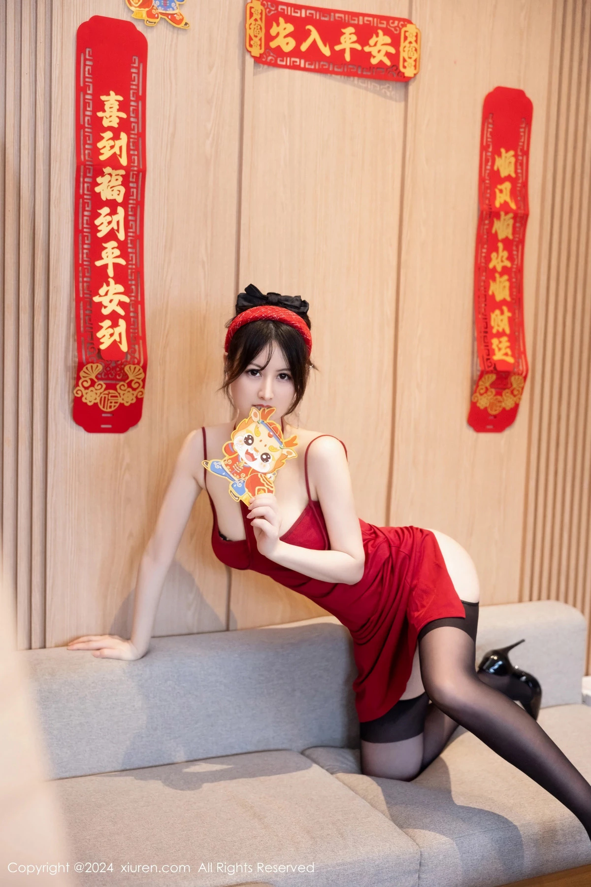[[XiuRen秀人网]秀人网]No.8078_模特诗诗kiki新年主题性感红色情趣短裙配黑丝吊袜迷人诱惑写真78P