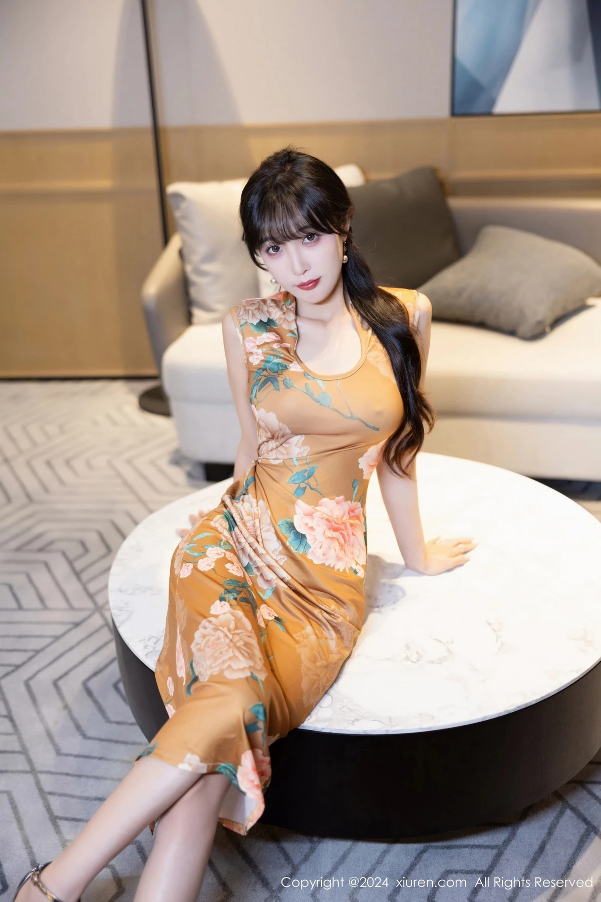 [[XiuRen秀人网]秀人网]No.8084_模特林星阑性感土黄色带图案旗袍服饰半脱秀曼妙身姿诱惑写真83P