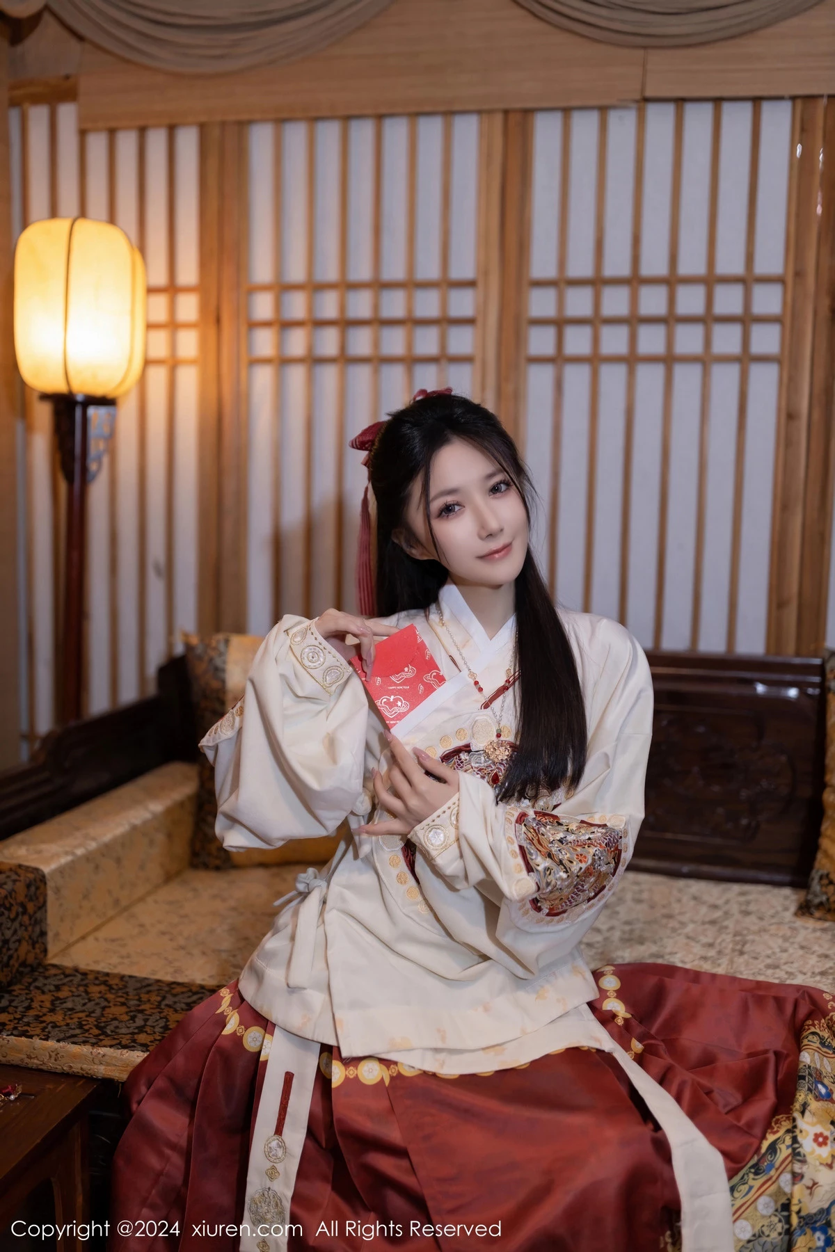 [[XiuRen秀人网]秀人网]No.8095_模特鱼子酱Fish贺新春主题红色服饰露红布兜秀曼妙身姿诱惑写真80P