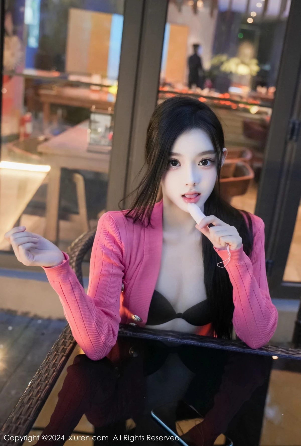[[XiuRen秀人网]秀人网]No.8091_新人模特龙雪儿脱牛仔裤露性感黑色内衣配开档黑丝极致魅惑写真69P