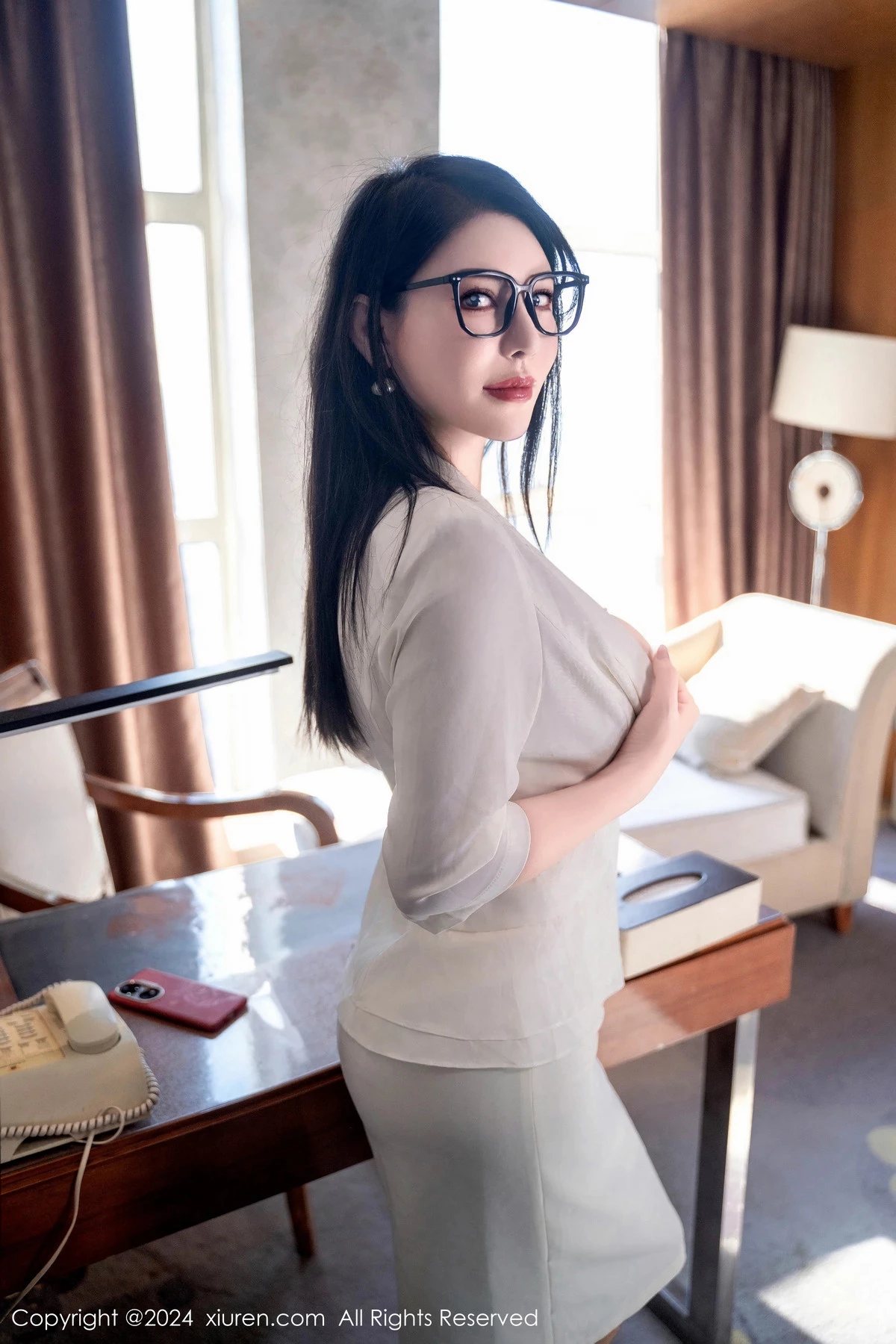 [[XiuRen秀人网]秀人网]No.8008_模特悦悦姐性感OL套装露紫灰蕾丝内衣秀丰满身材撩人诱惑写真63P