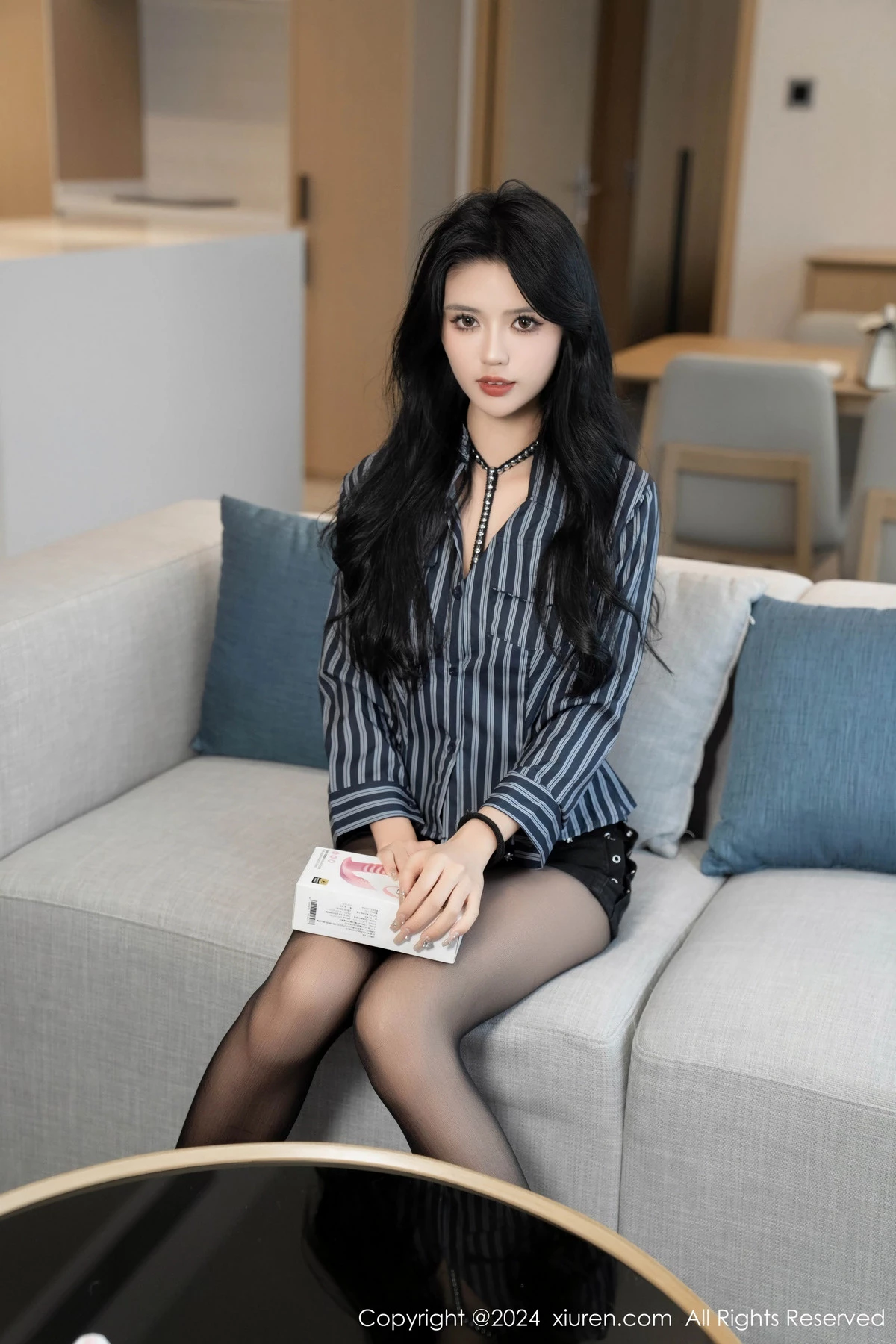 [[XiuRen秀人网]秀人网]No.8011_模特浅浅Danny黑色条纹衬衫配短裙露性感黑色情趣内衣诱惑写真70P