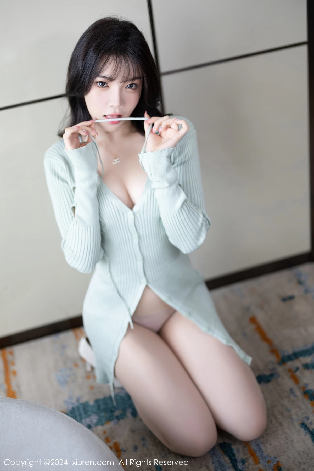 [[XiuRen秀人网]秀人网]No.8028_女神徐莉芝Booty性感淡蓝服饰露紫色内衣配肉丝袜迷人诱惑写真85P