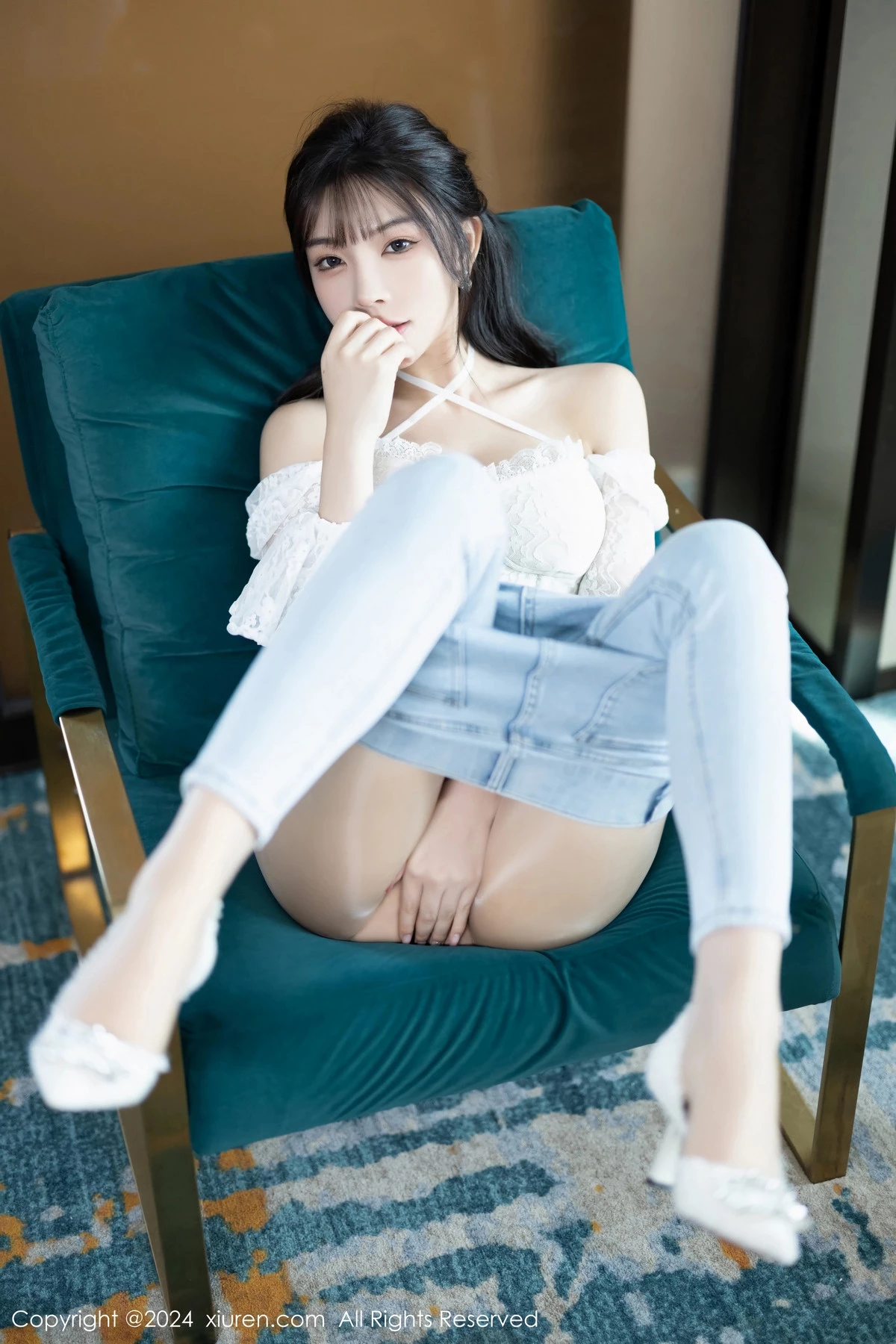 [[XiuRen秀人网]秀人网]No.8147_女神徐莉芝Booty白色上衣配牛仔裤+黑色薄纱服秀曼妙身姿写真87P