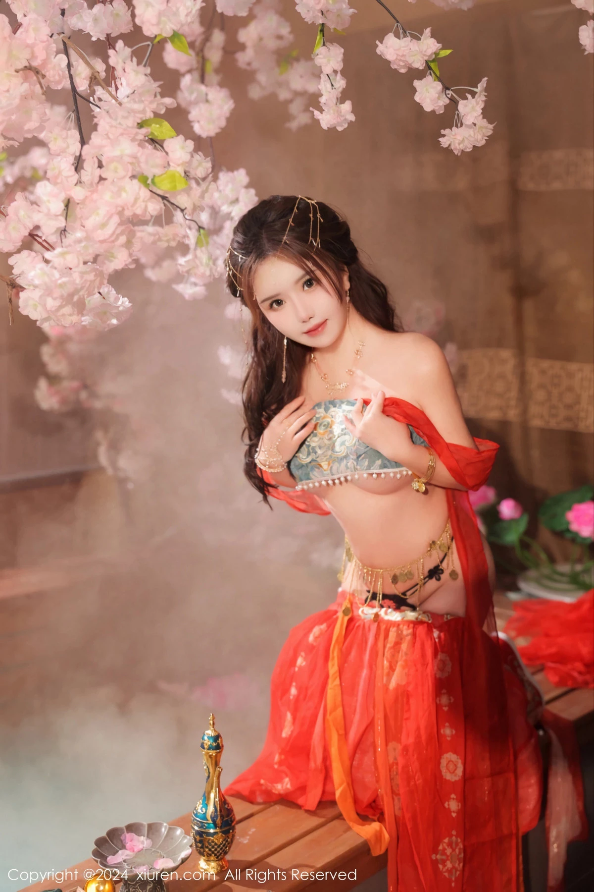 [[XiuRen秀人网]秀人网]No.8146_模特小薯条nienie性感红色古装服饰配白丝袜秀完美身材诱惑写真82P