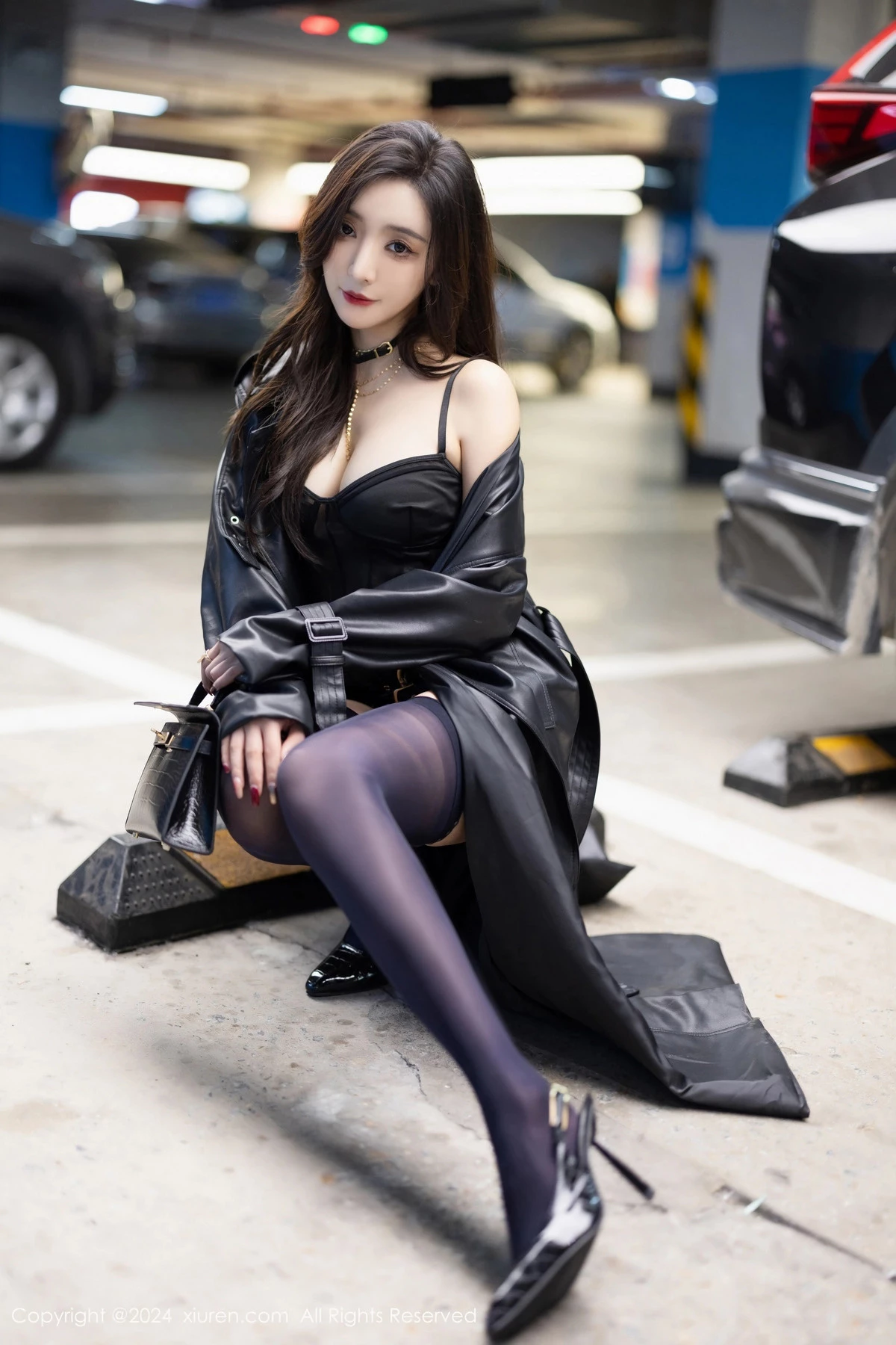 [[XiuRen秀人网]秀人网]No.8158_女神王馨瑶yanni黑色轻透情趣服饰配黑丝袜秀完美身材诱惑写真84P