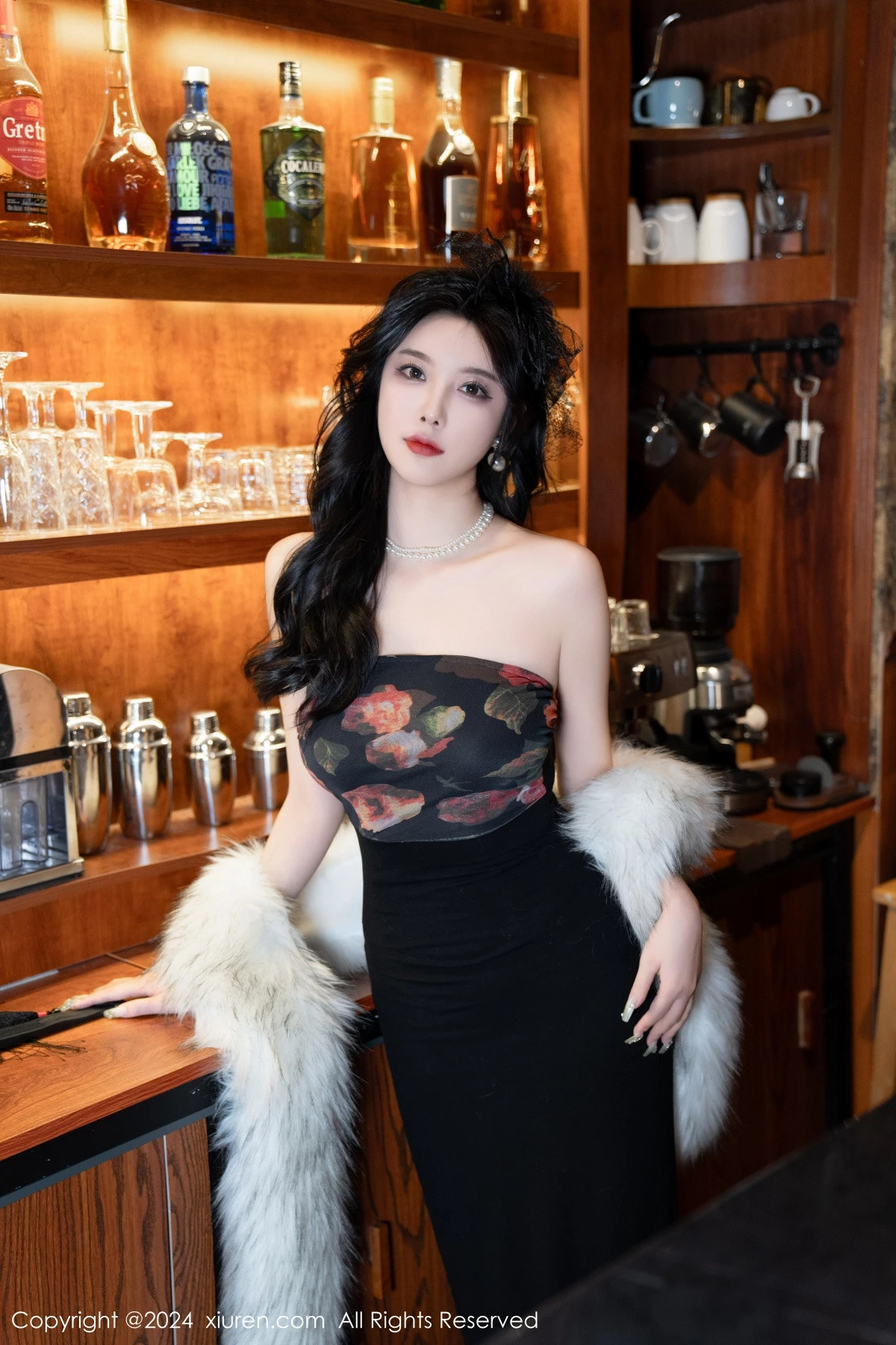 [[XiuRen秀人网]秀人网]No.8169_女神杨晨晨Yome性感深色露肩连衣短裙配黑丝吊袜完美诱惑写真90P