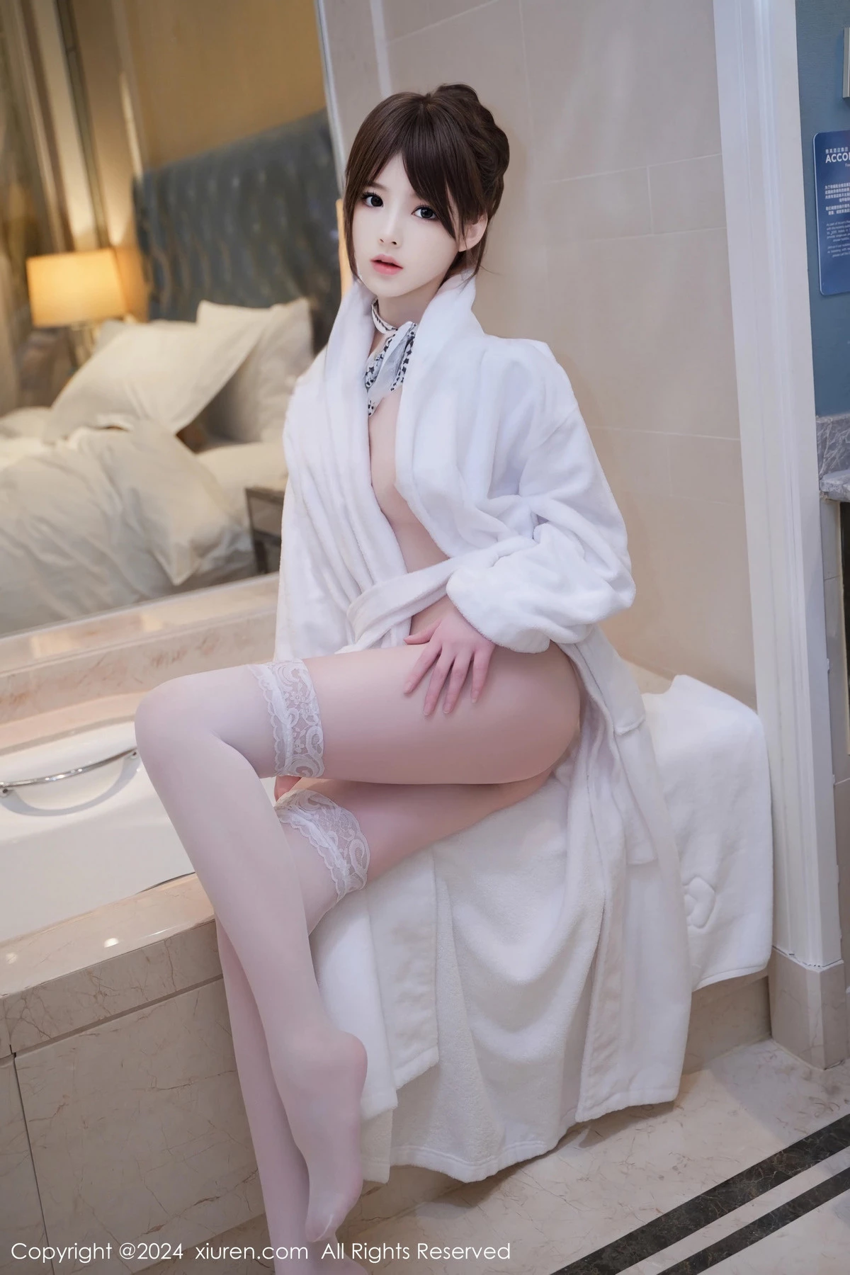 [[XiuRen秀人网]秀人网]No.8162_模特梦灵儿Mini性感白色浴袍配白色丝袜秀曼妙身姿惹火诱惑写真66P