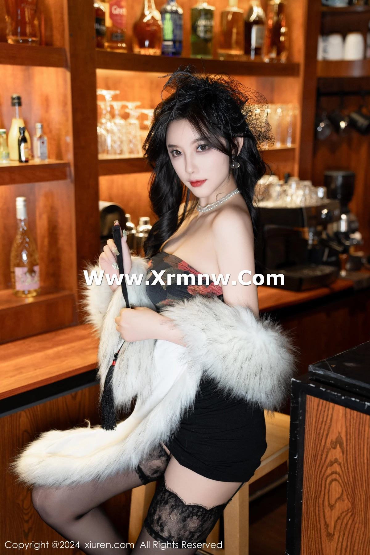 [[XiuRen秀人网]秀人网]No.8169_女神杨晨晨Yome性感深色露肩连衣短裙配黑丝吊袜完美诱惑写真90P