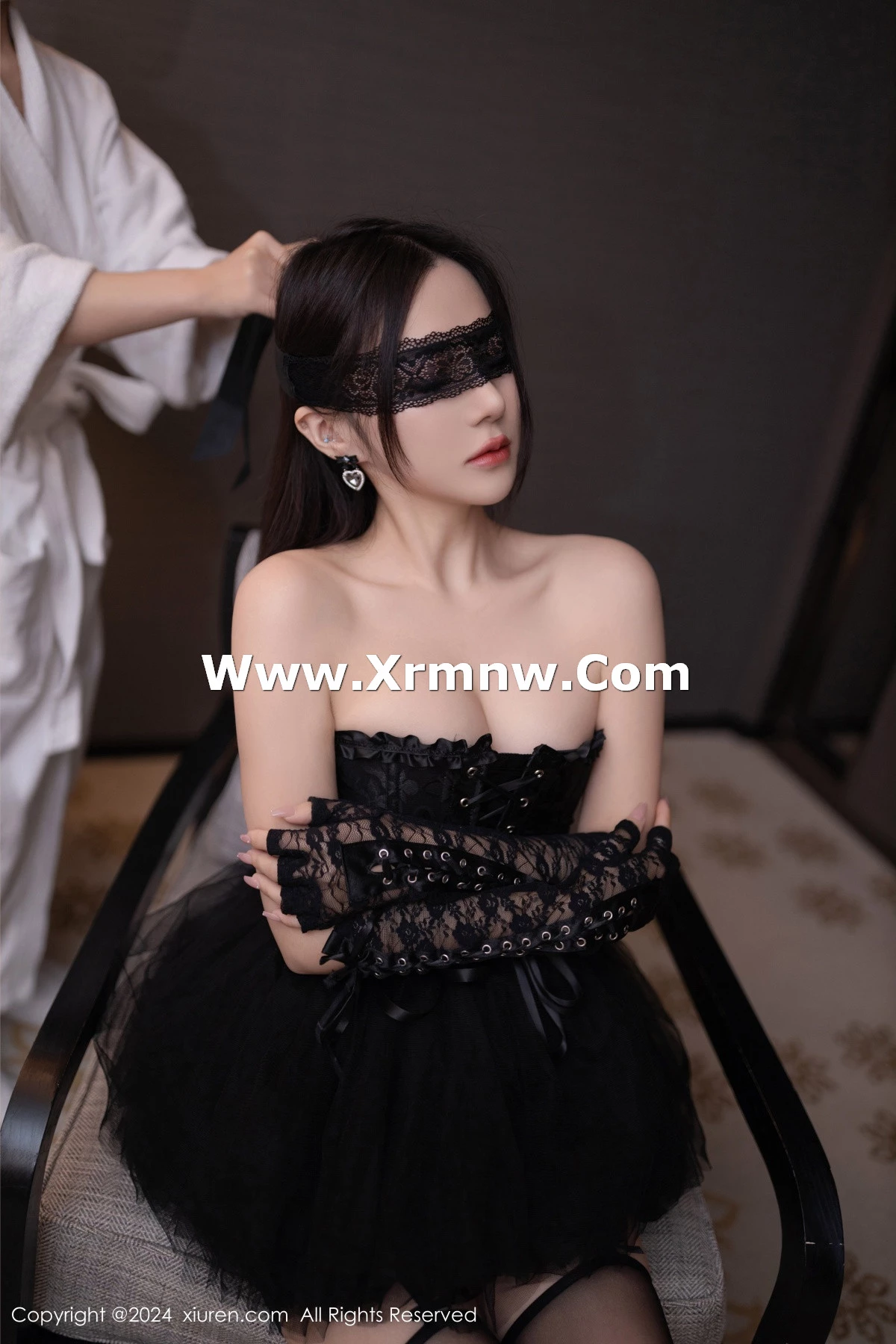 [[XiuRen秀人网]秀人网]No.8166_模特鱼子酱Fish性感黑色轻透长裙露黑色内衣配黑丝吊袜魅惑写真79P