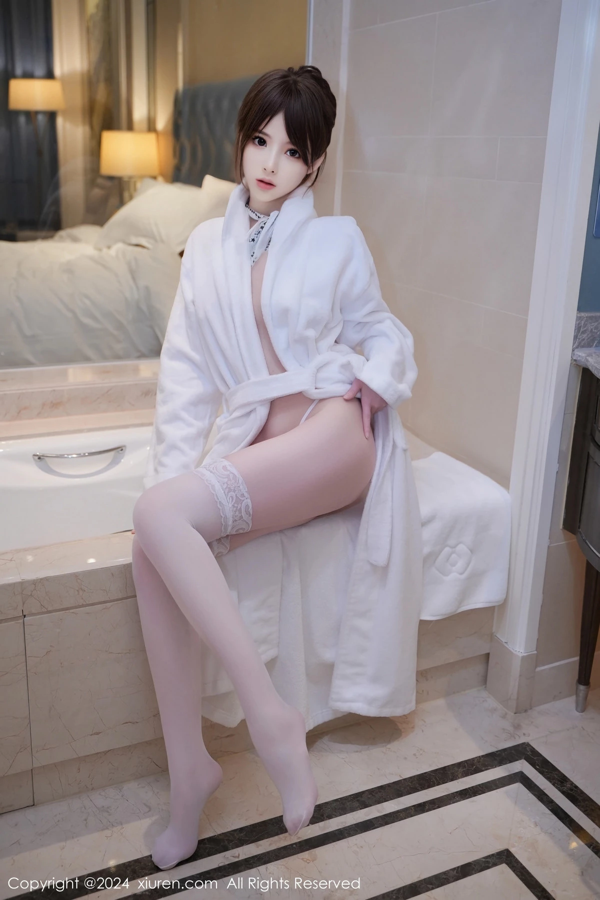 [[XiuRen秀人网]秀人网]No.8162_模特梦灵儿Mini性感白色浴袍配白色丝袜秀曼妙身姿惹火诱惑写真66P