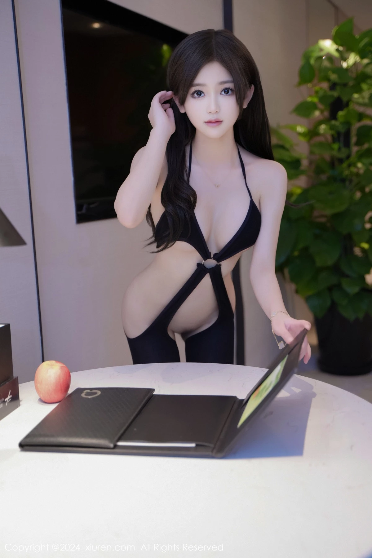 [[XiuRen秀人网]秀人网]No.8172_模特奶茶味的包子性感黑色时尚连体衣秀丰腴身材完美诱惑写真80P