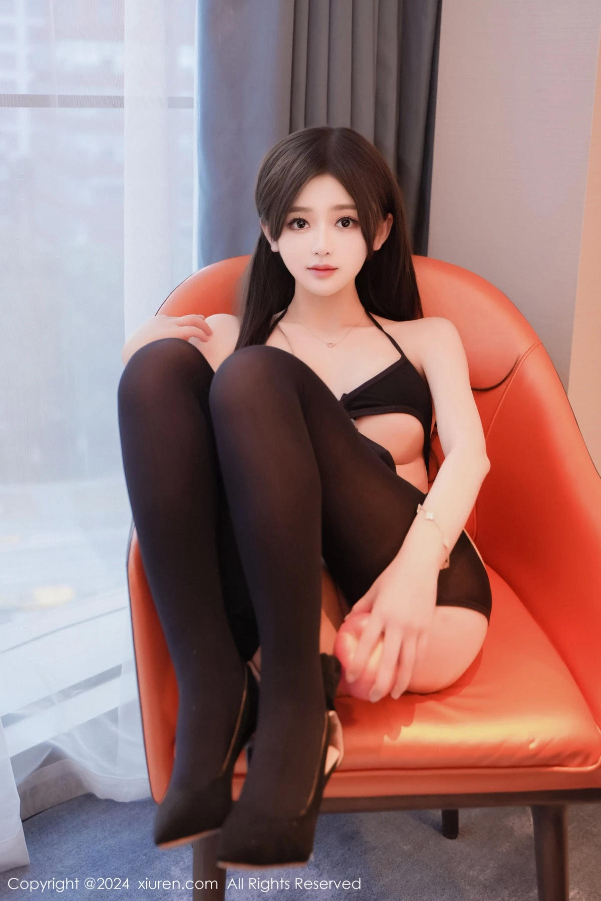 [[XiuRen秀人网]秀人网]No.8172_模特奶茶味的包子性感黑色时尚连体衣秀丰腴身材完美诱惑写真80P