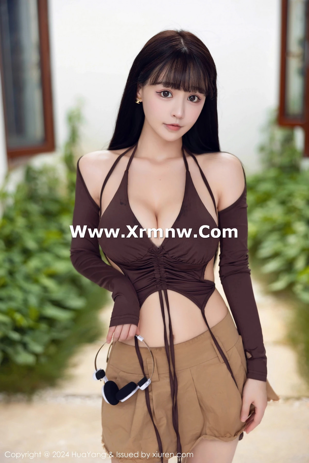 [HuaYang花漾]Vol.568_女神朱可儿Flora性感咖啡色时尚上衣配短裙秀丰满身材诱惑写真64P