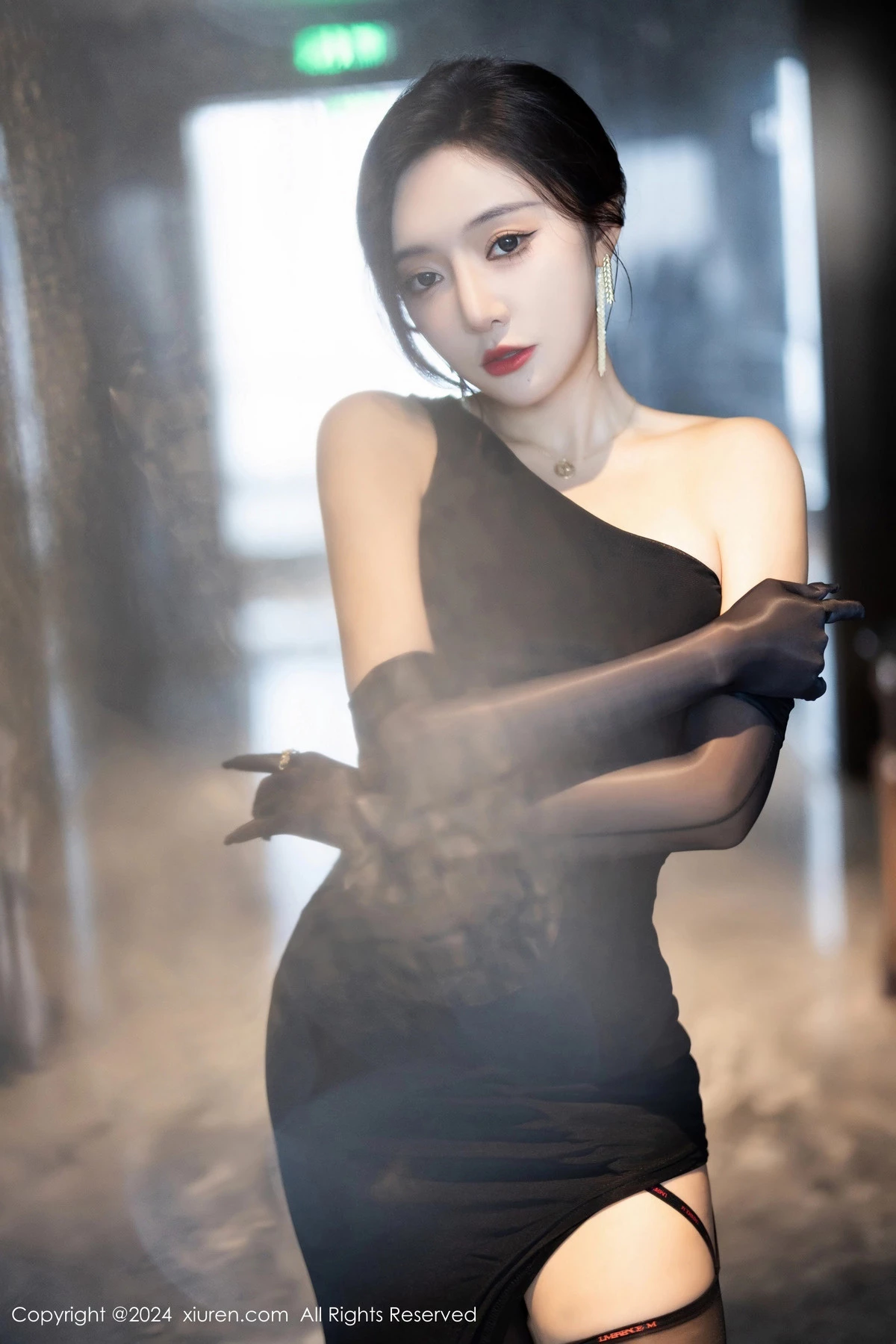 [[XiuRen秀人网]秀人网]No.8194_女神王馨瑶yanni黑色连衣长裙+黑色轻透情趣服饰惹火诱惑写真82P