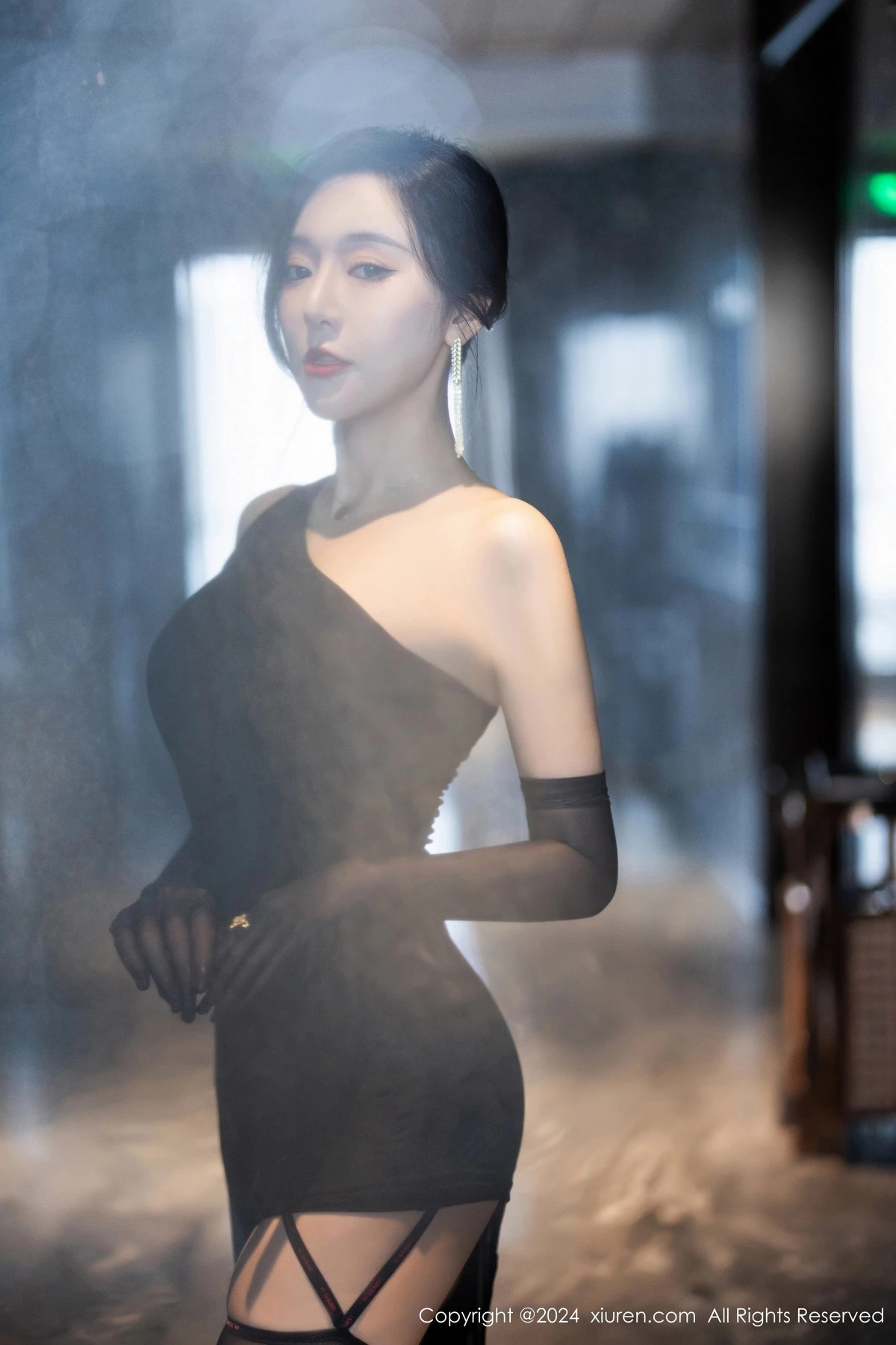 [[XiuRen秀人网]秀人网]No.8194_女神王馨瑶yanni黑色连衣长裙+黑色轻透情趣服饰惹火诱惑写真82P