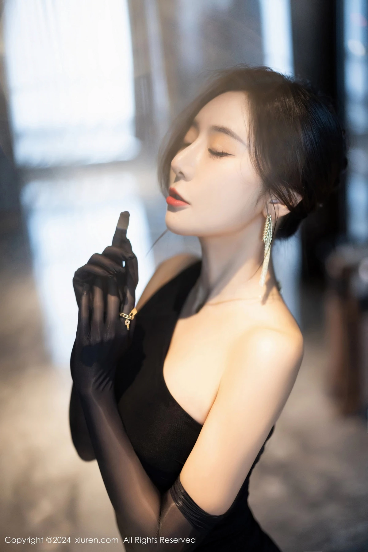 [[XiuRen秀人网]秀人网]No.8194_女神王馨瑶yanni黑色连衣长裙+黑色轻透情趣服饰惹火诱惑写真82P