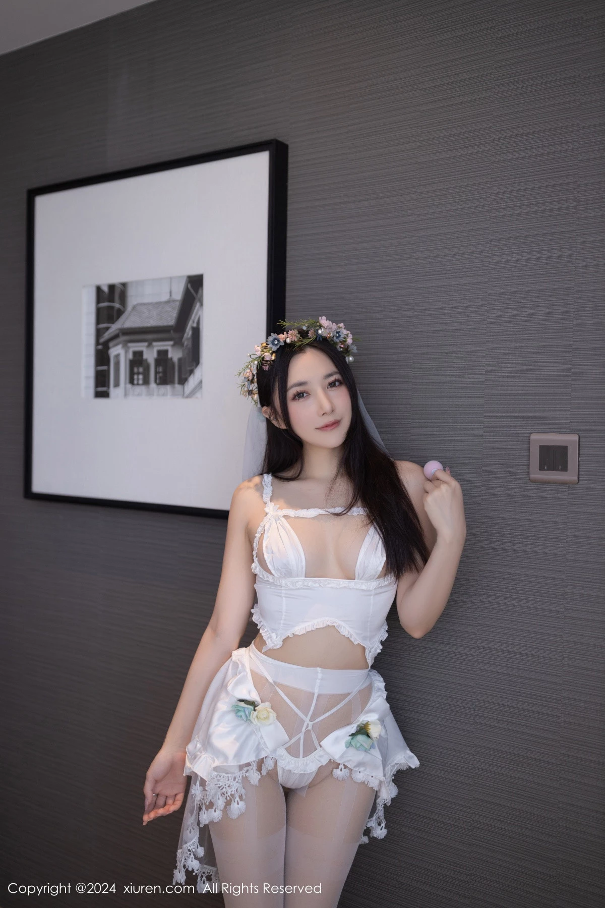 [[XiuRen秀人网]秀人网]No.8201_模特鱼子酱Fish泰国旅拍性感白色内衣配白丝袜秀曼妙身姿诱惑写真80P