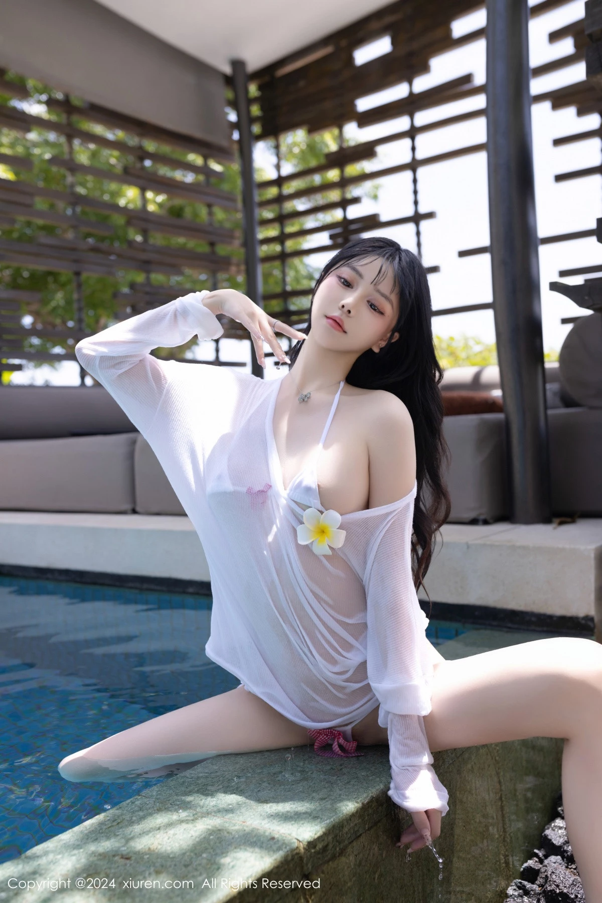 [[XiuRen秀人网]秀人网]No.8203_模特幼幼户外脱性感白T露白色三点式泳衣秀完美身材极致诱惑写真80P