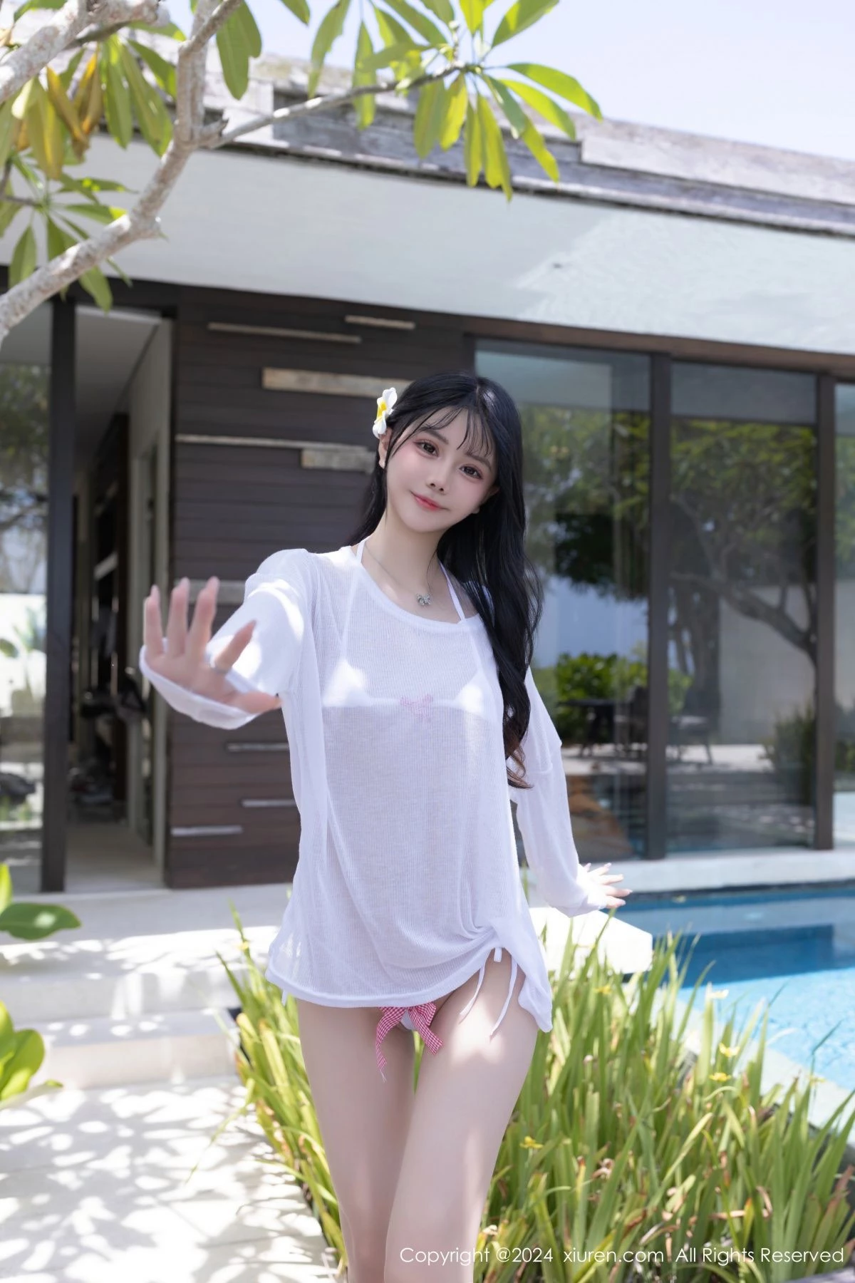 [[XiuRen秀人网]秀人网]No.8203_模特幼幼户外脱性感白T露白色三点式泳衣秀完美身材极致诱惑写真80P