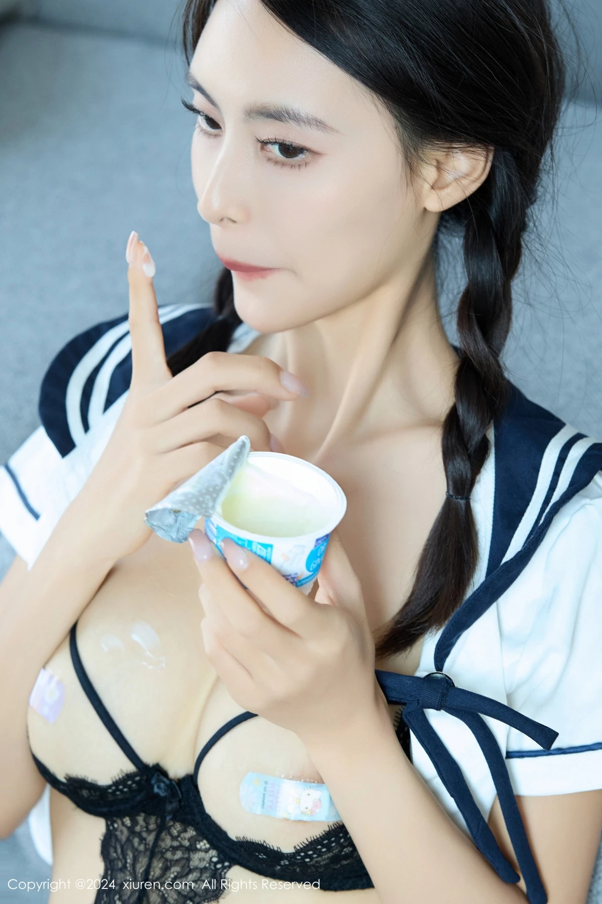 [[XiuRen秀人网]秀人网]No.8216_模特Lingyu69性感学生装露黑色蕾丝情趣内衣秀惹火身材诱惑写真72P