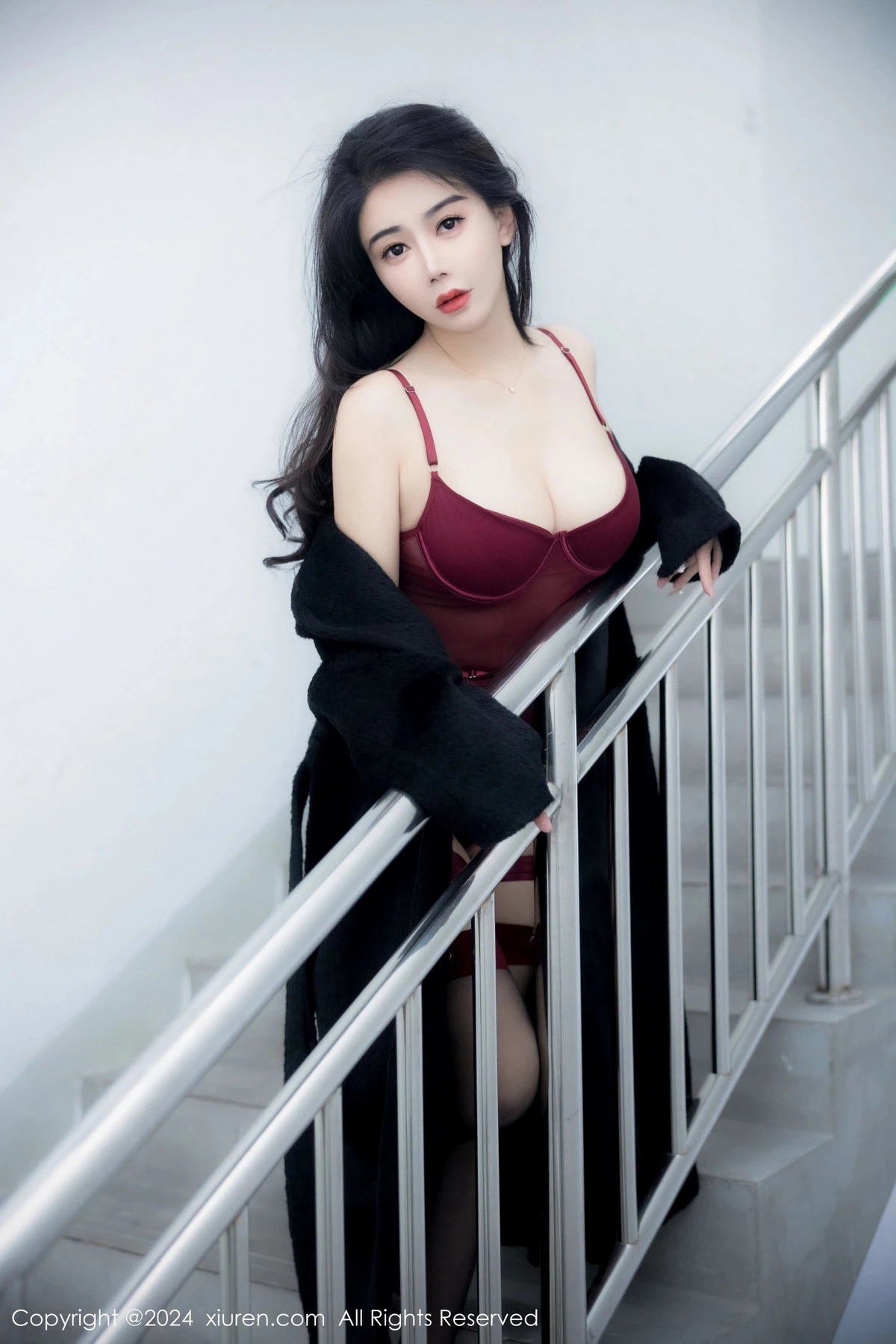 [[XiuRen秀人网]秀人网]No.8221_模特李若汐黑色外衣露性感红色情趣服饰配黑丝吊袜迷人诱惑写真85P