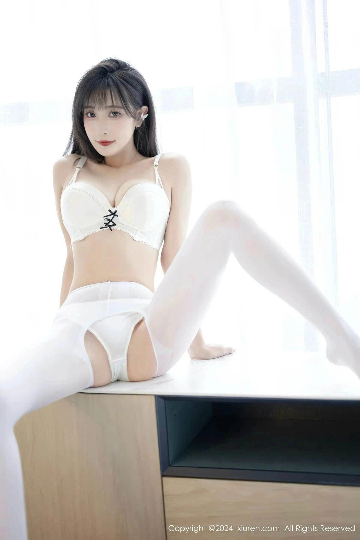 [[XiuRen秀人网]秀人网]No.8231_模特林星阑性感花色旗袍露白色内衣配开档白丝秀美腿诱惑写真84P