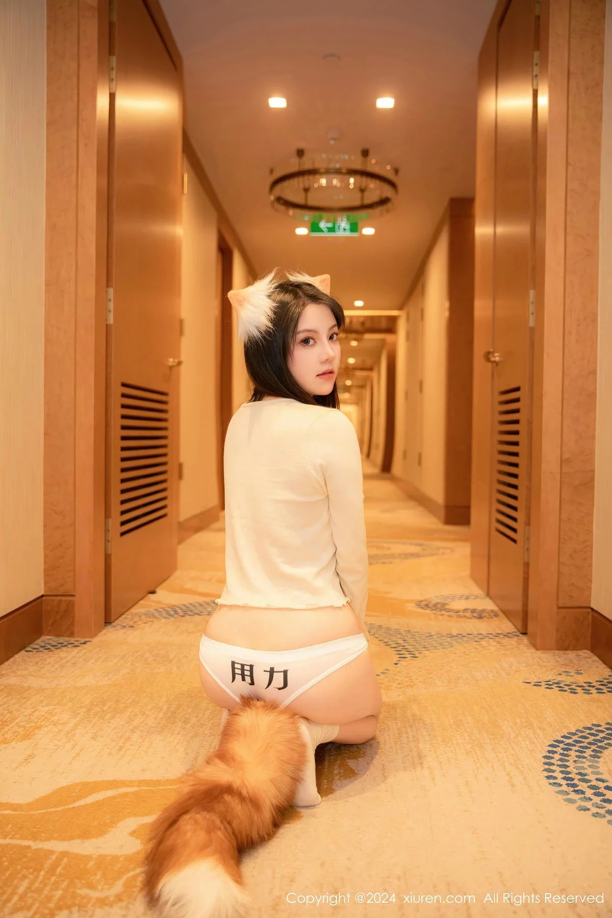[[XiuRen秀人网]秀人网]No.8243_模特豆瓣酱澳门旅拍性感狐狸装扮淡黄色服饰秀惹火身材诱惑写真88P