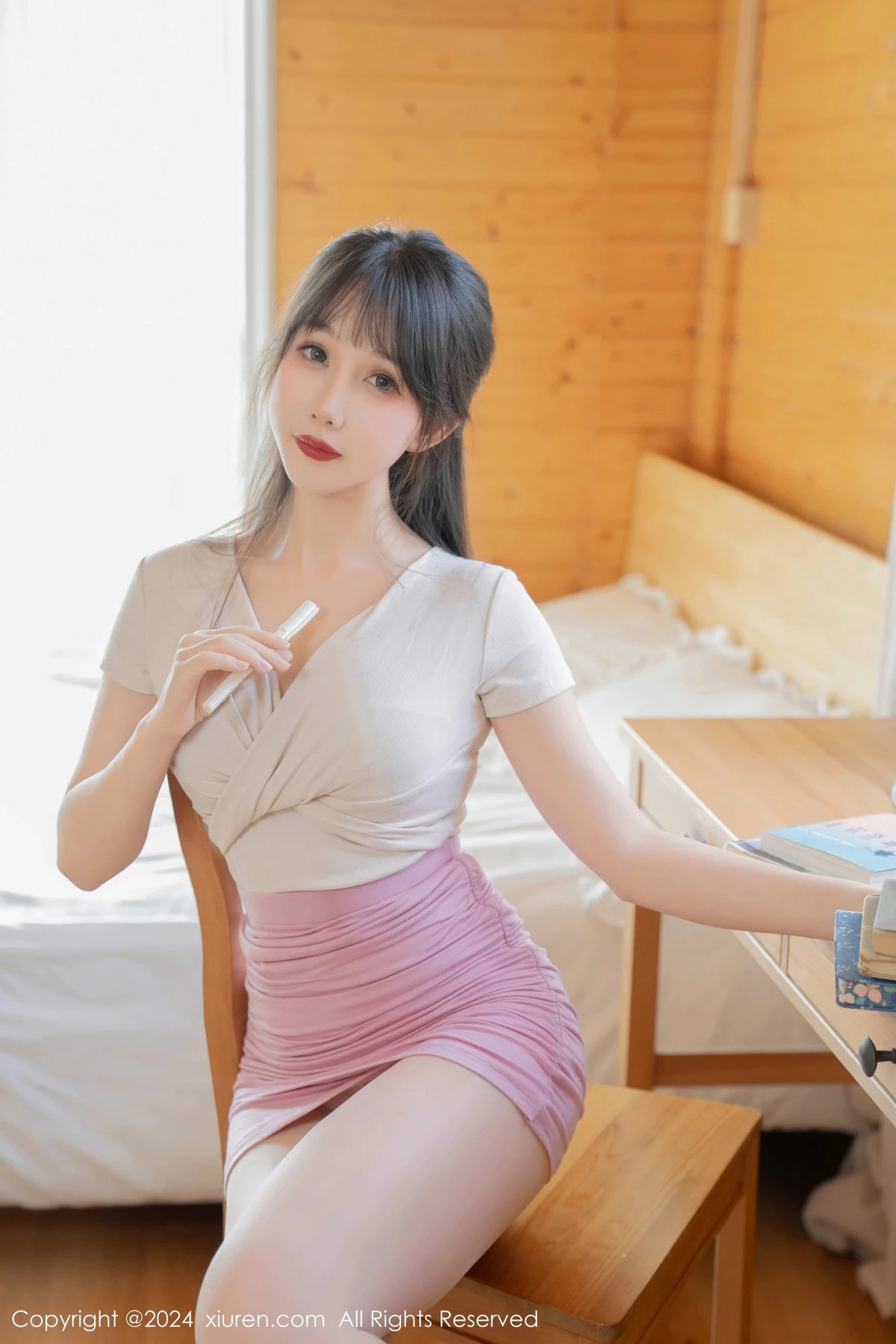 [[XiuRen秀人网]秀人网]No.8112_模特波巧酱家庭教师主题性感白T配粉色短裙秀完美身材诱惑写真85P