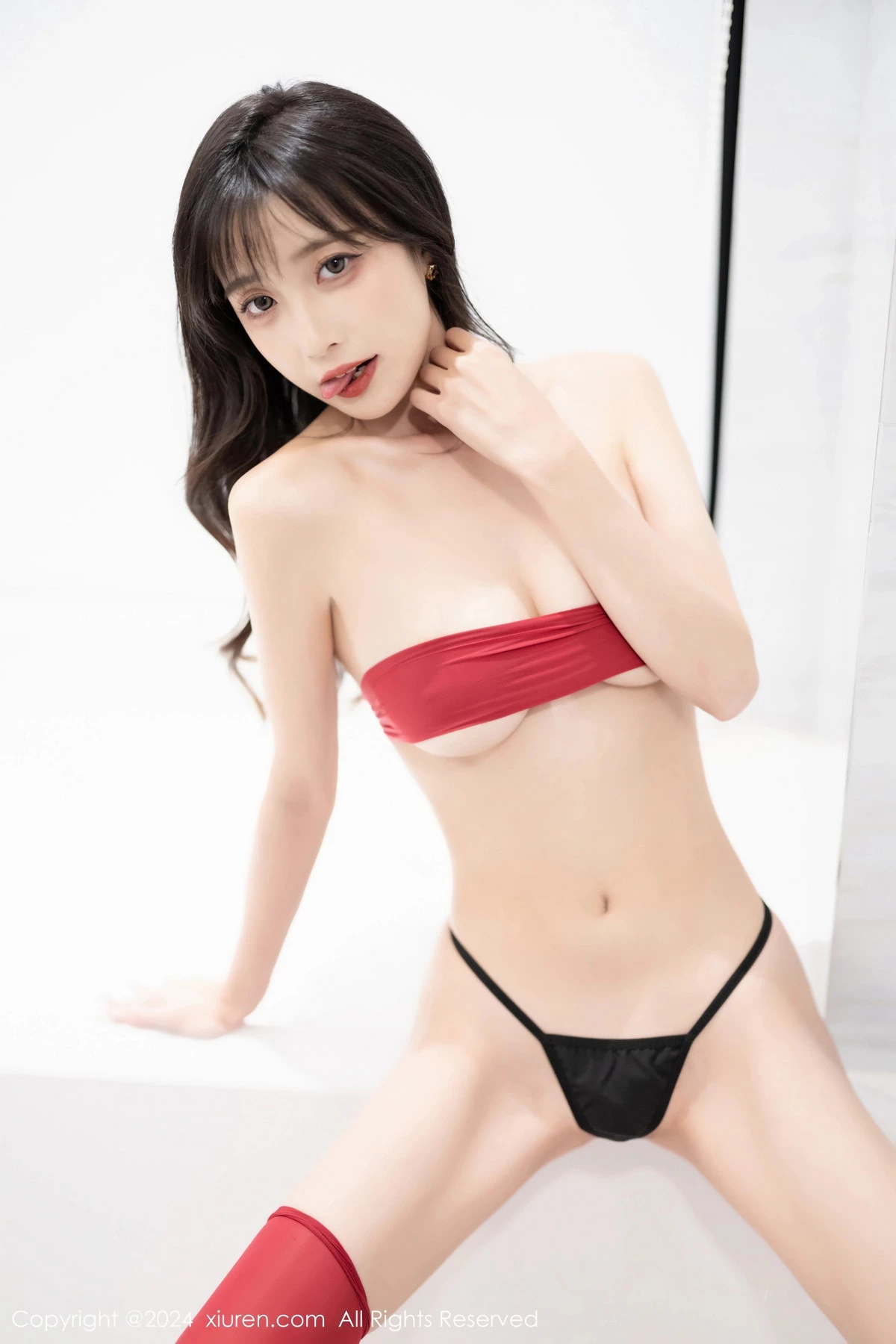 [[XiuRen秀人网]秀人网]No.8116_模特林星阑红色服饰配黑丝袜+黑色情趣服配红丝袜迷人诱惑写真87P