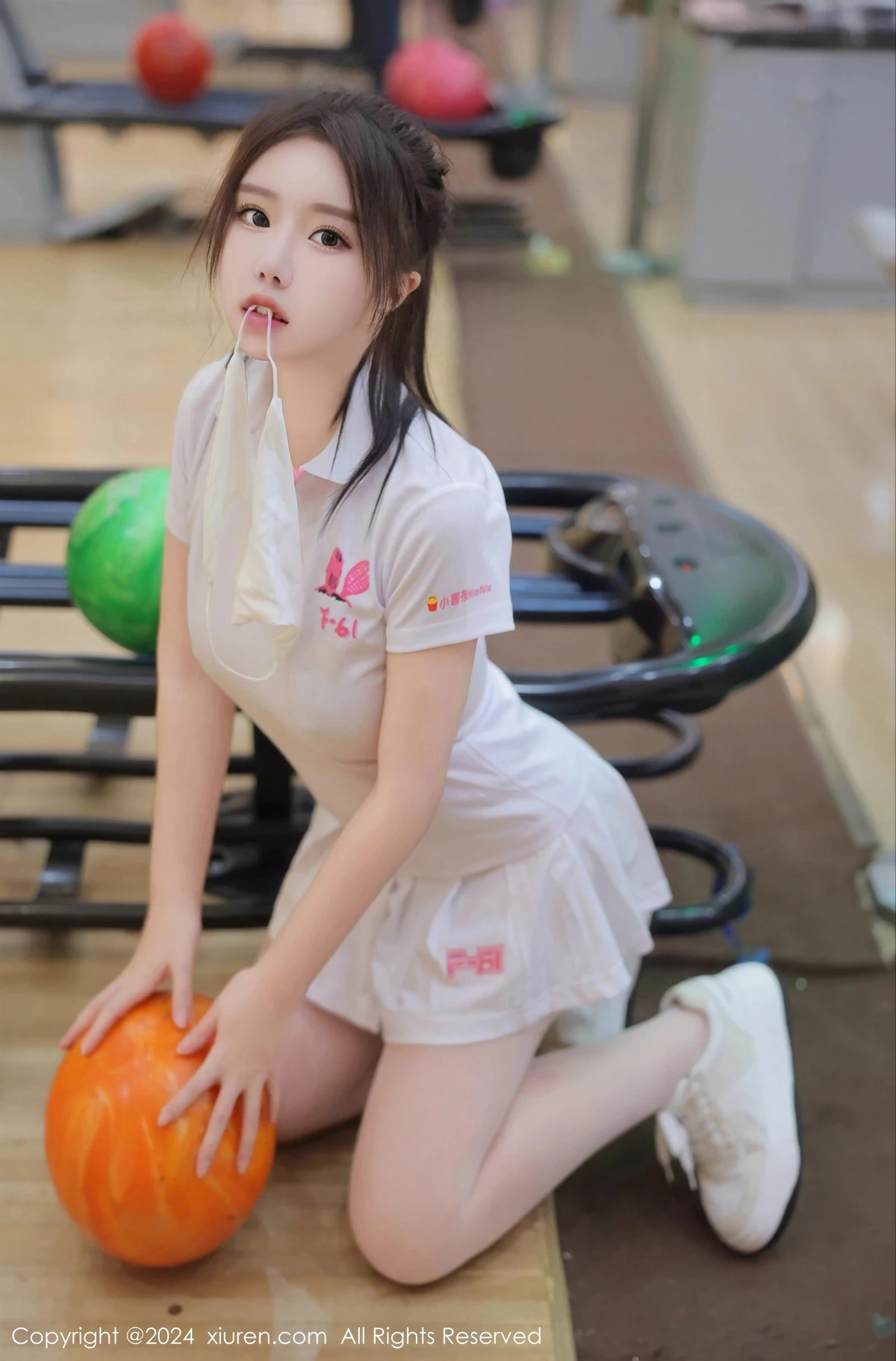 [[XiuRen秀人网]秀人网]No.8118_模特小薯条nienie球馆场景性感运动短裙套装秀丰腴身材诱惑写真80P