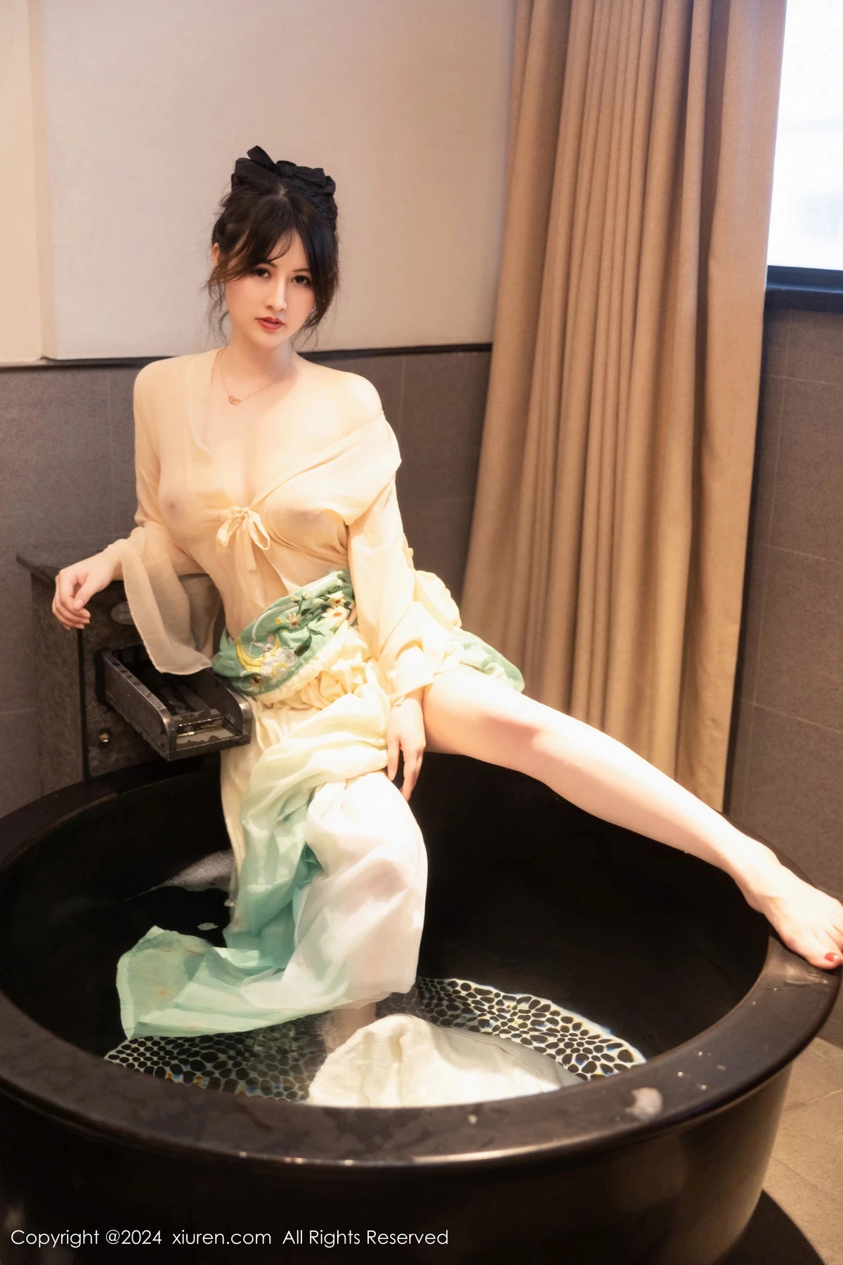 [[XiuRen秀人网]秀人网]No.8128_模特诗诗kiki浴室场景性感古装情趣服饰秀丰腴有致身材诱惑写真82P