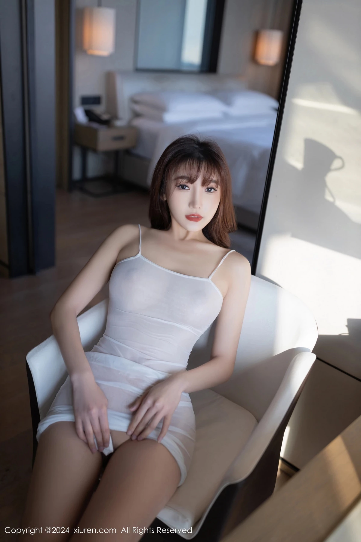 [[XiuRen秀人网]秀人网]No.8131_模特陆萱萱性感白色轻透吊带长裙真空秀惹火身材极致诱惑写真80P
