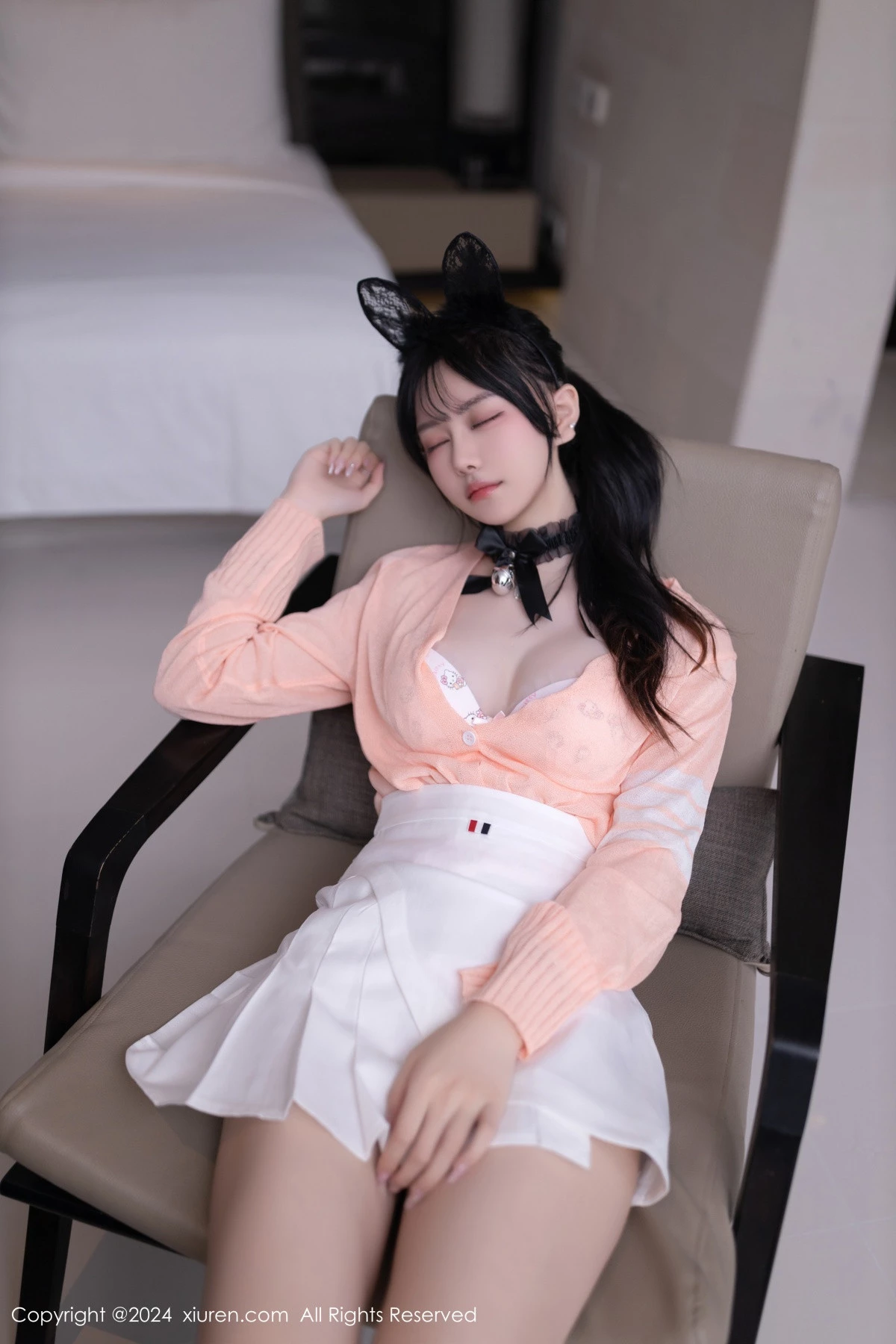 [[XiuRen秀人网]秀人网]No.8138_模特幼幼粉色上衣配白短裙露性感浅花色内衣秀曼妙身姿诱惑写真80P