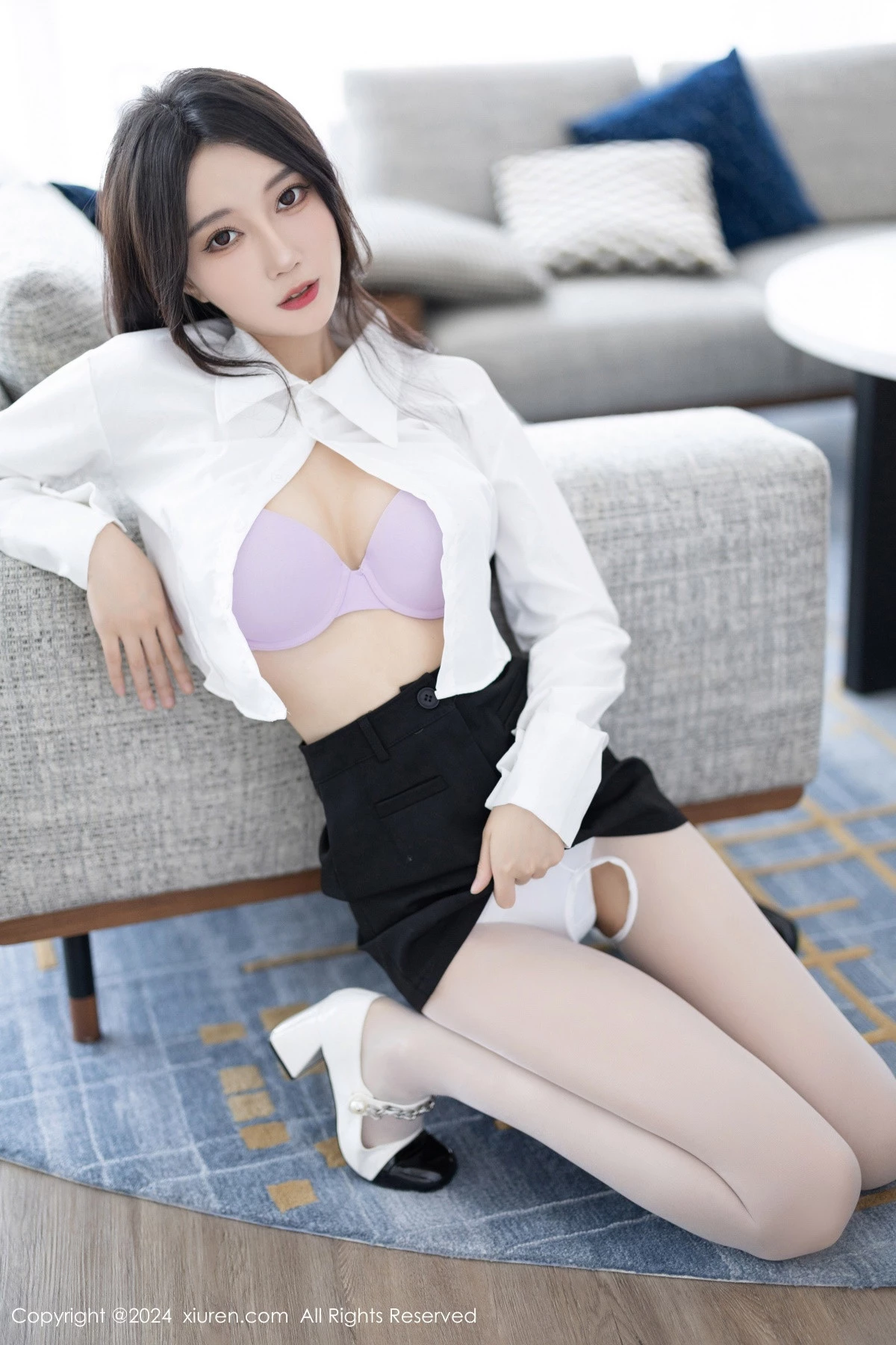 [[XiuRen秀人网]秀人网]No.8247_模特玥儿玥性感白衬衫配黑色短裙露紫色内衣配开档白丝迷人写真82P