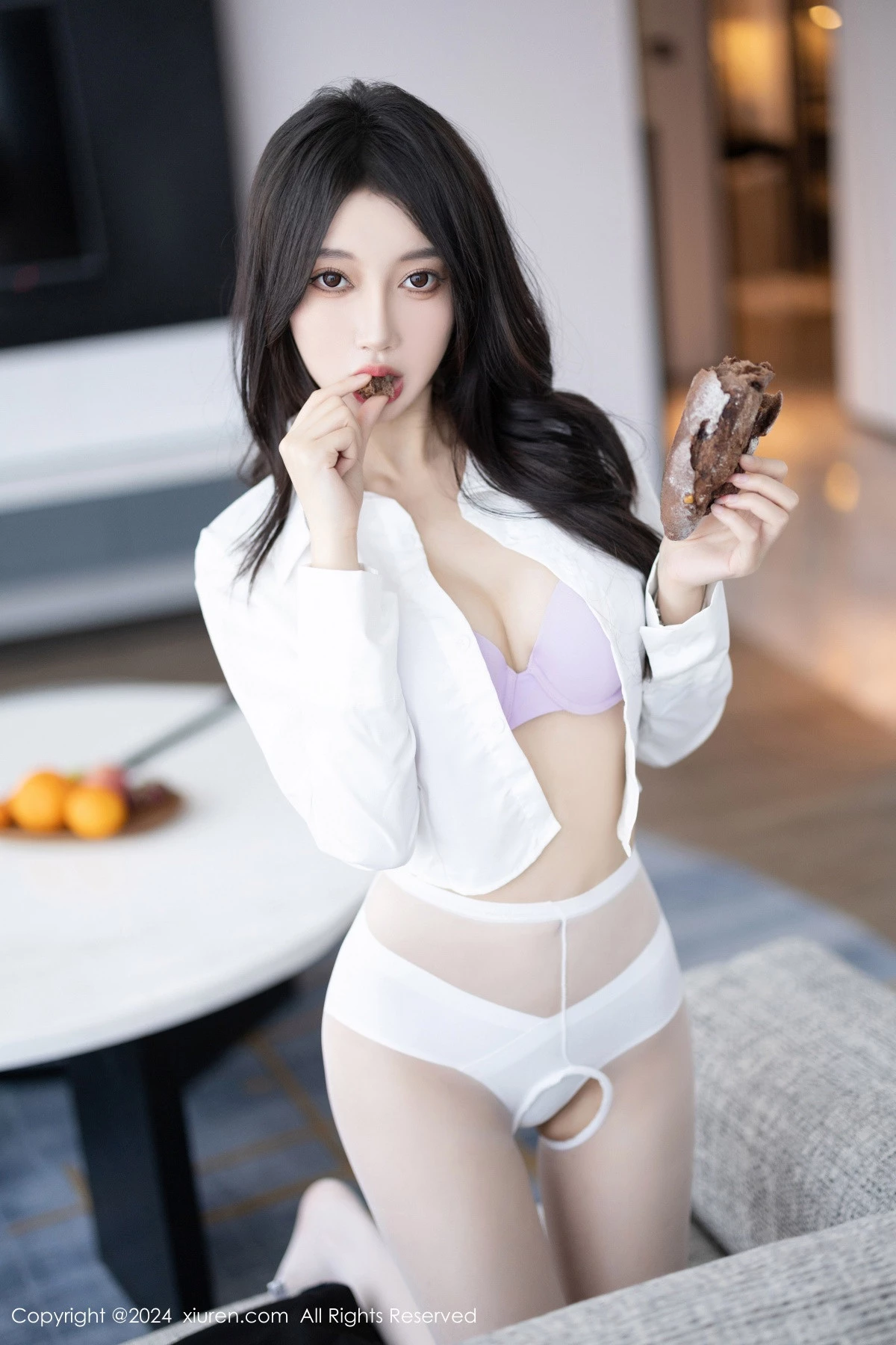 [[XiuRen秀人网]秀人网]No.8247_模特玥儿玥性感白衬衫配黑色短裙露紫色内衣配开档白丝迷人写真82P