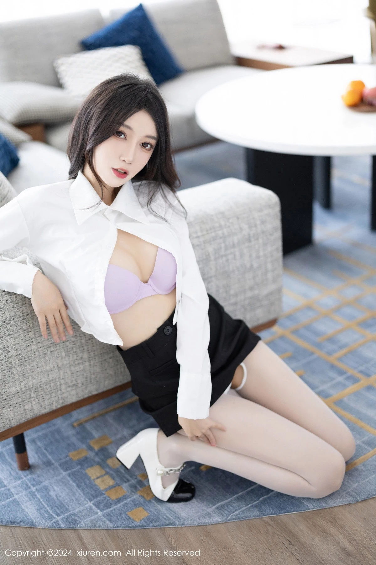 [[XiuRen秀人网]秀人网]No.8247_模特玥儿玥性感白衬衫配黑色短裙露紫色内衣配开档白丝迷人写真82P