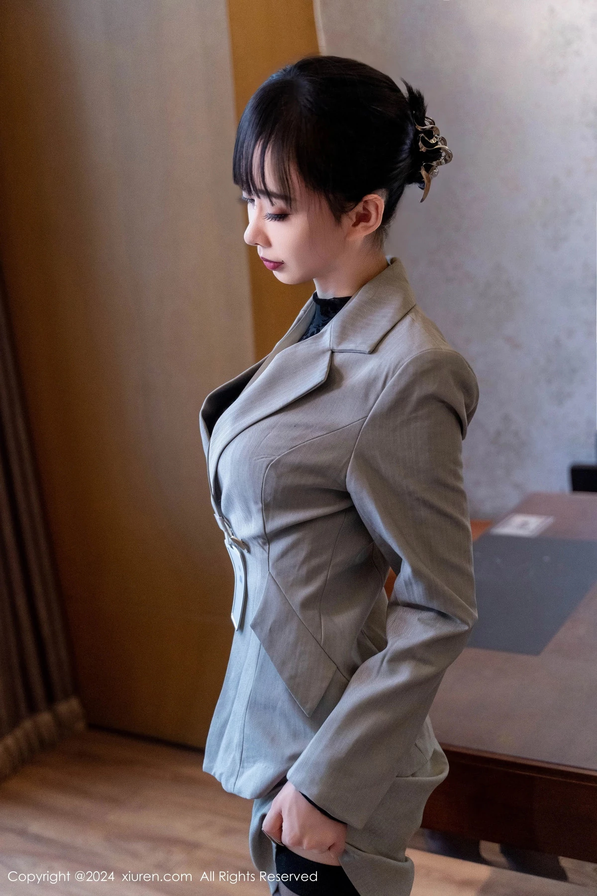 [[XiuRen秀人网]秀人网]No.8290_模特宝宝甜办公室OL制服露黑色缕空连体衣配超薄黑丝诱惑写真69P